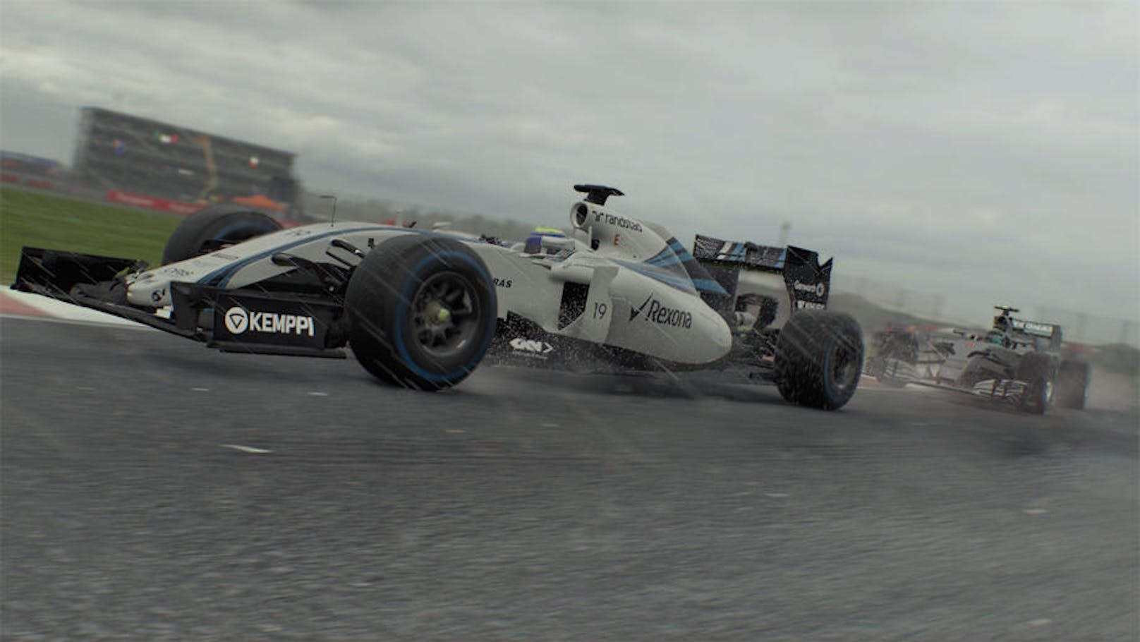 Als Fahrer seiner Wahl steigt man ins Cockpit und spielt eine komplette Formel 1-Saison.