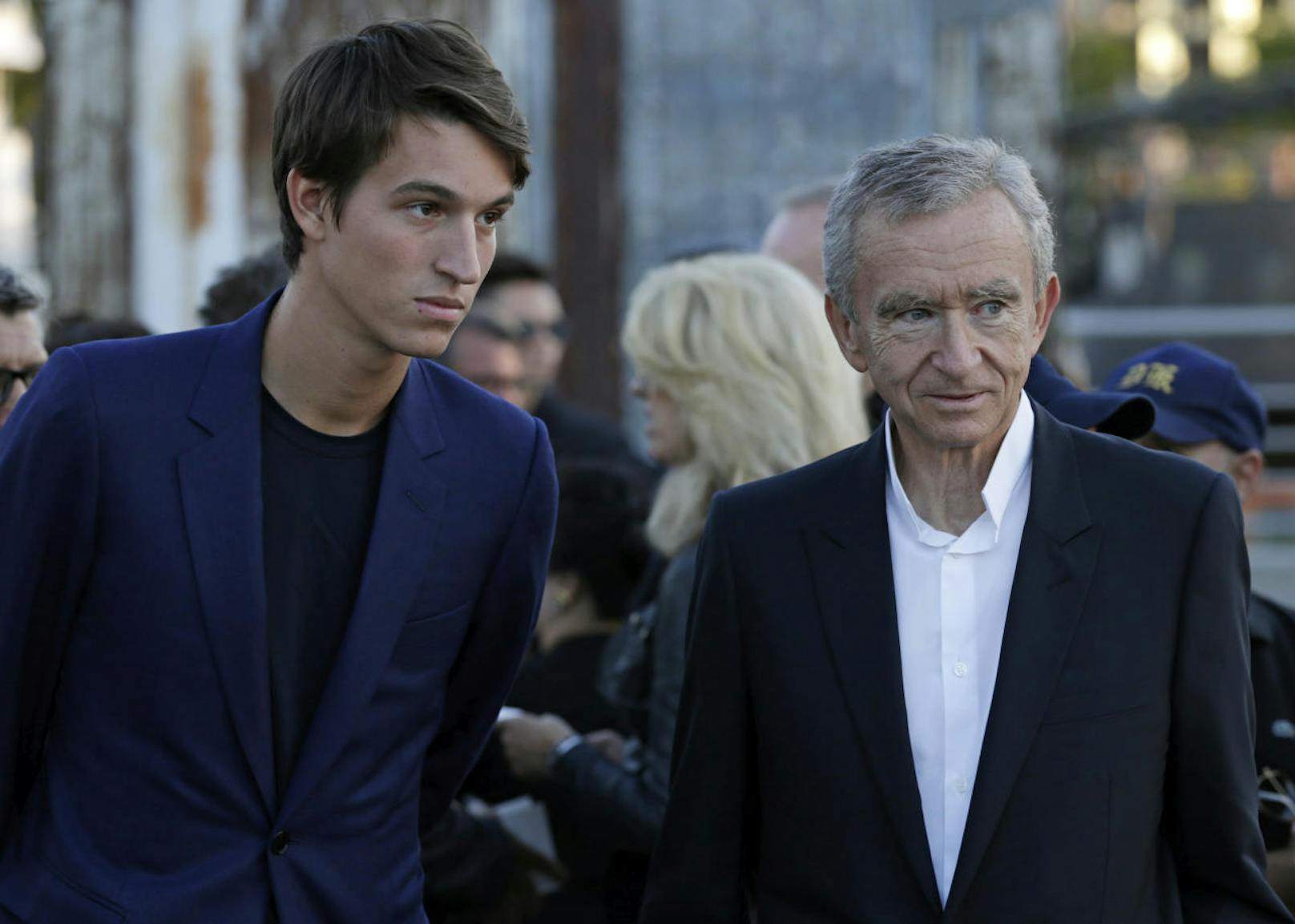 <b>43,6 Milliarden Dollar (Platz 10):</b> Bernard Arnault (68, im Bild mit Sohn Alexandre) kontrolliert die Hälfte des Luxusgüterkonzerns LVMH Moet Hennessy Louis Vuitton, Jahresumsatz rund 41,6 Milliarden $.