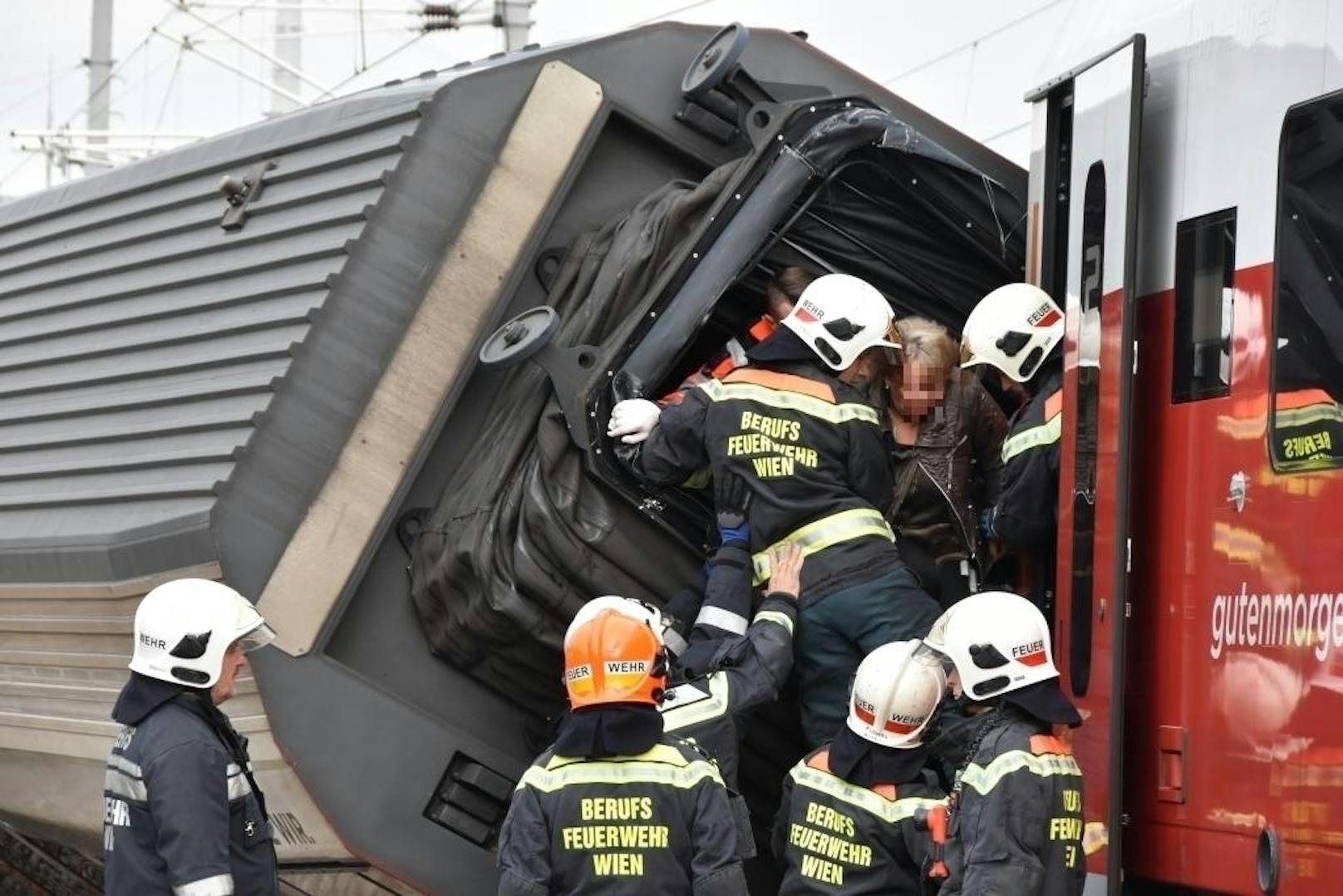 Bei einer Kollision zwischen zwei Zügen hat es am Samstag auf dem Bahnhof Wien Meidling mehrere Verletzte gegeben.