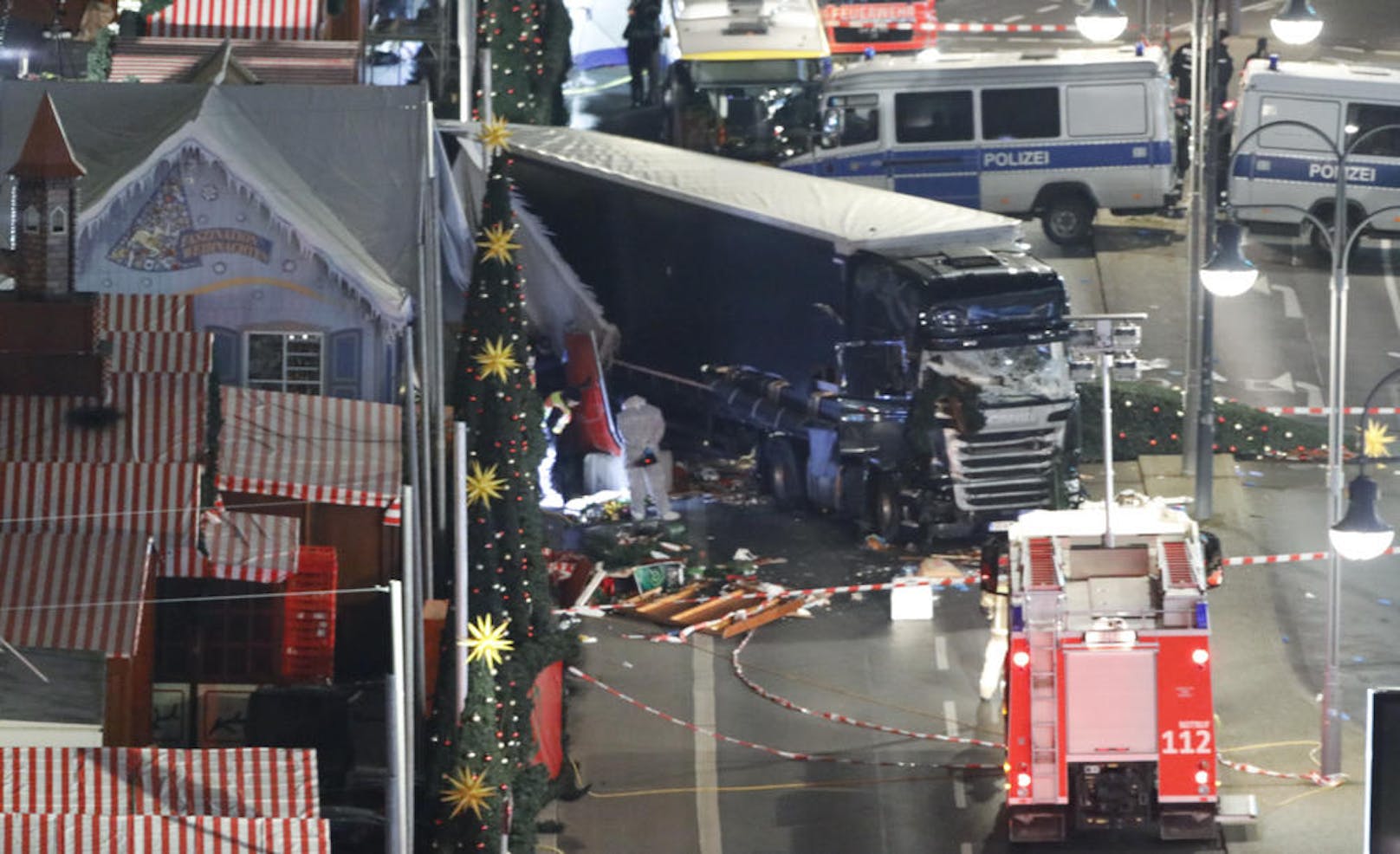 Am 19. Dezember 2016 steuerte ein LKW in den Weihnachtsmarkt in Berlin. Zwölf Menschen kamen ums Leben, mehr als 40 wurden verletzt.