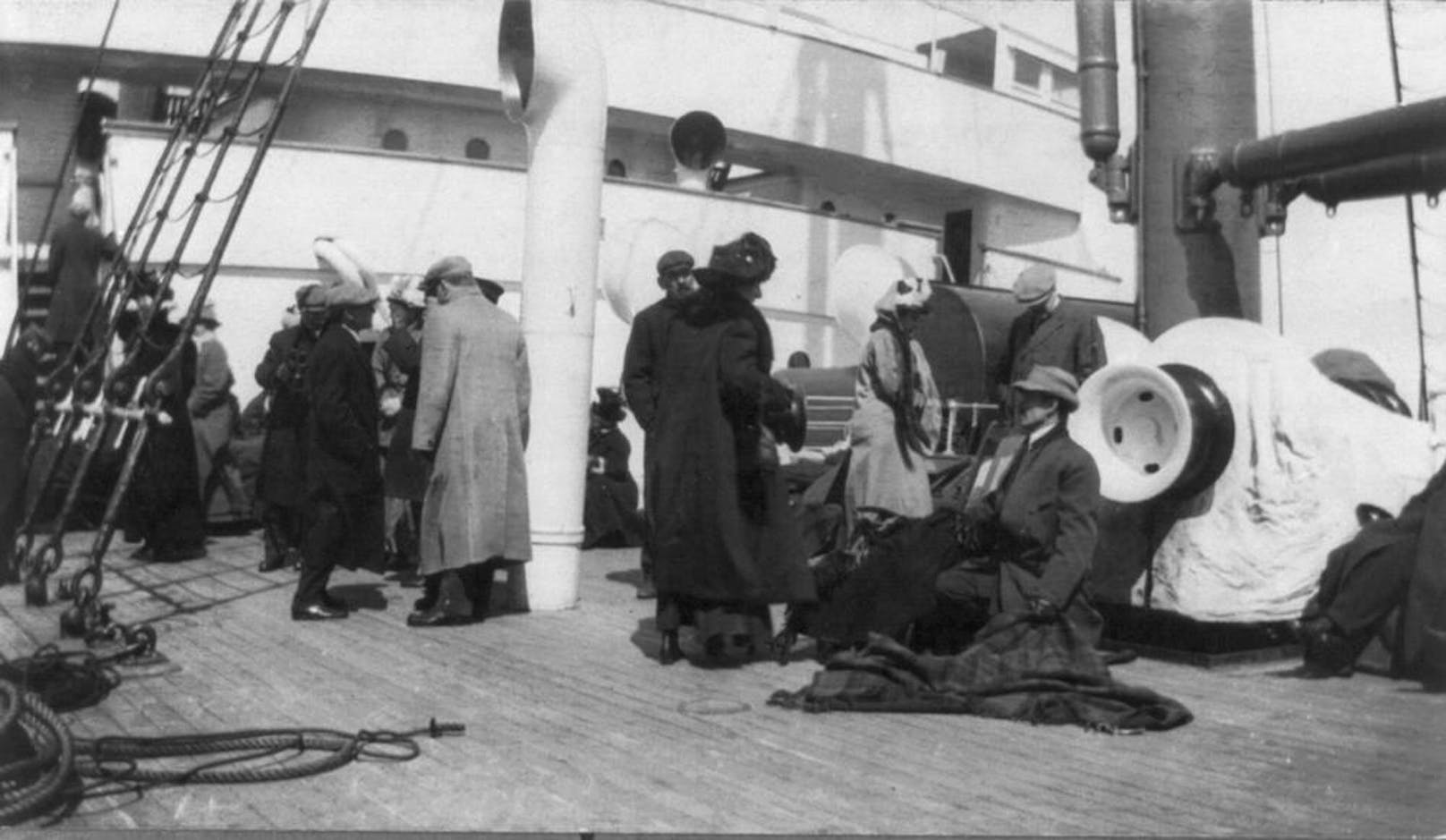 Auf ihrer Jungfernfahrt im April 1912 nach New York kollidierte das Passagierschiff mit einem Eisberg.&nbsp;