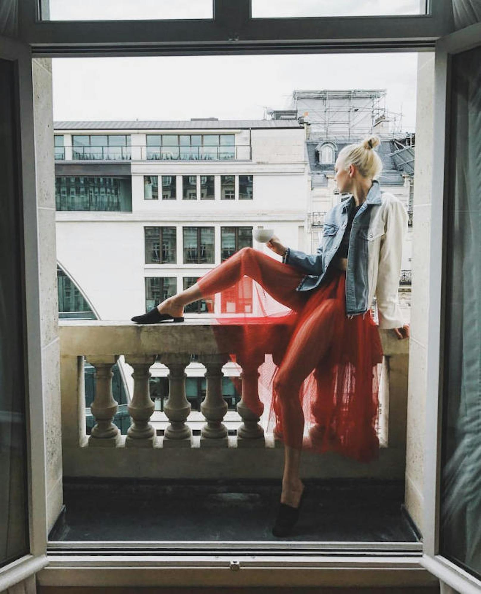 07.07.2017: Model Karlie Kloss teilte diesen schönen Schnappschuss, der in Paris aufgenommen wurde, mit ihren Instagram-Fans.