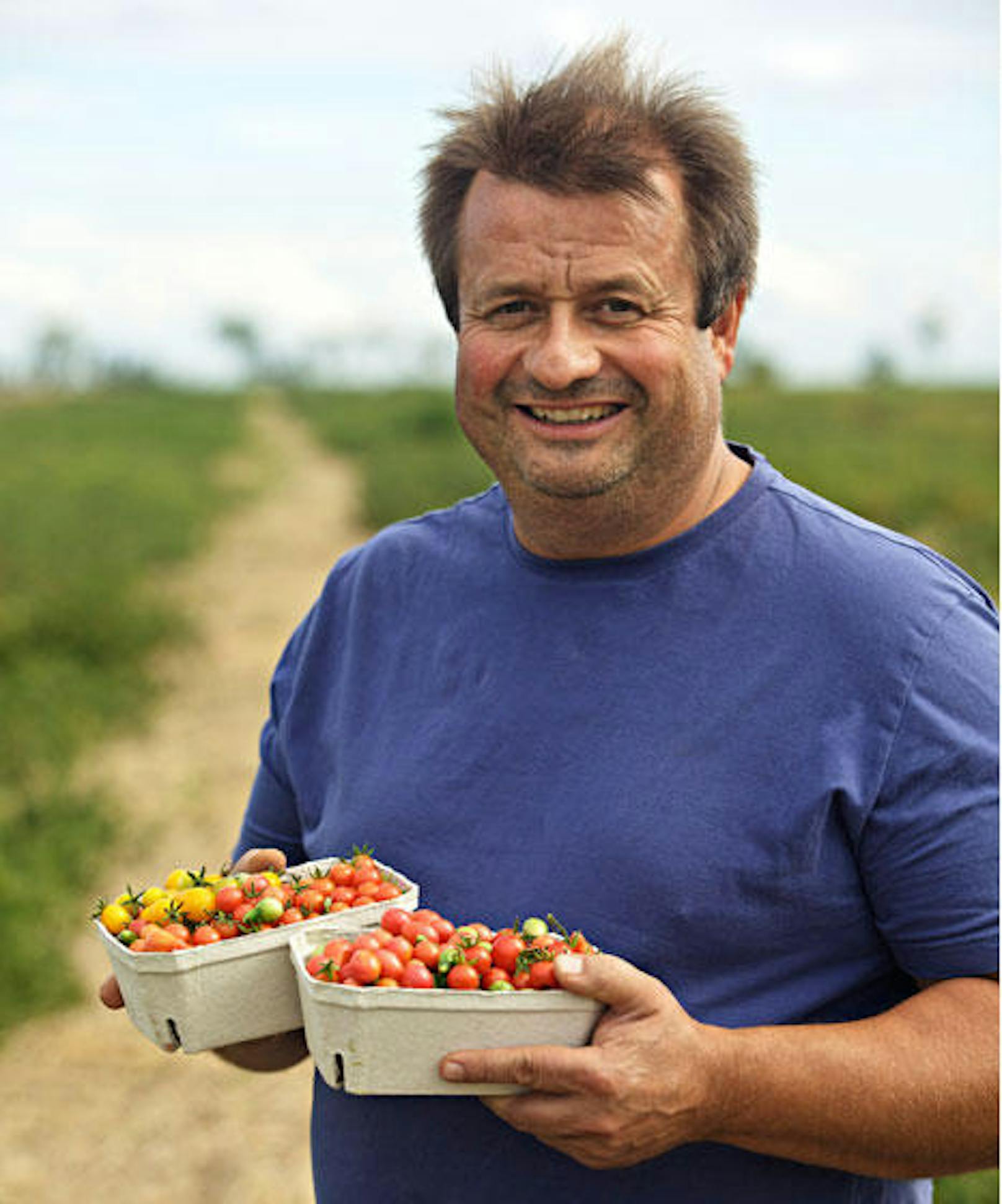 Will Charles von seinen Tomaten begeistern: Paradeiser-Kaiser Erich Stekovics