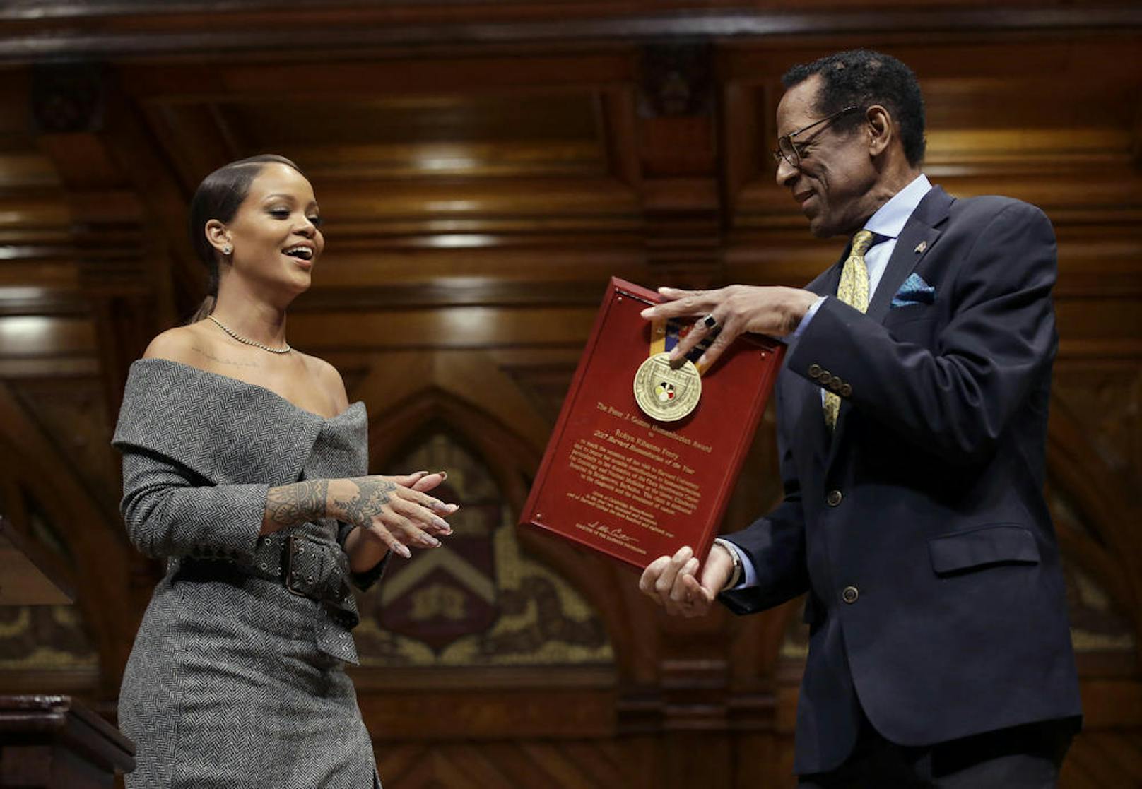 01.03.2017: <b>Rihanna</b> wird von der Harvard Foundation zum "Humanitarian of the Year" gekürt.