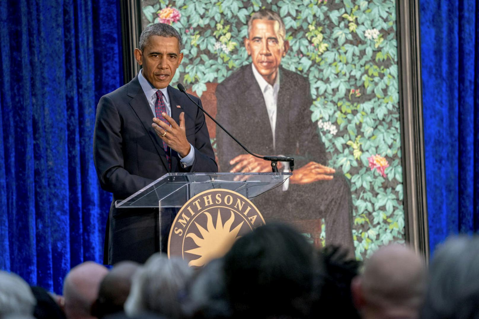 13.02.2018: Das offizielle Gemälde von Barack Obama sorgt für Spott und Lob. "Das ist Sympbolismus" vs. "Was soll das denn sein?" Hauptsache dem Ex-Präsidenten gefällts