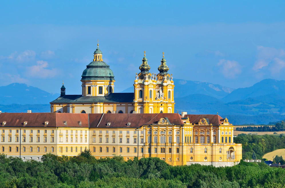 Im Stiftsgymnasium Melk wurde eine Lehrperson Corona positiv getestet.