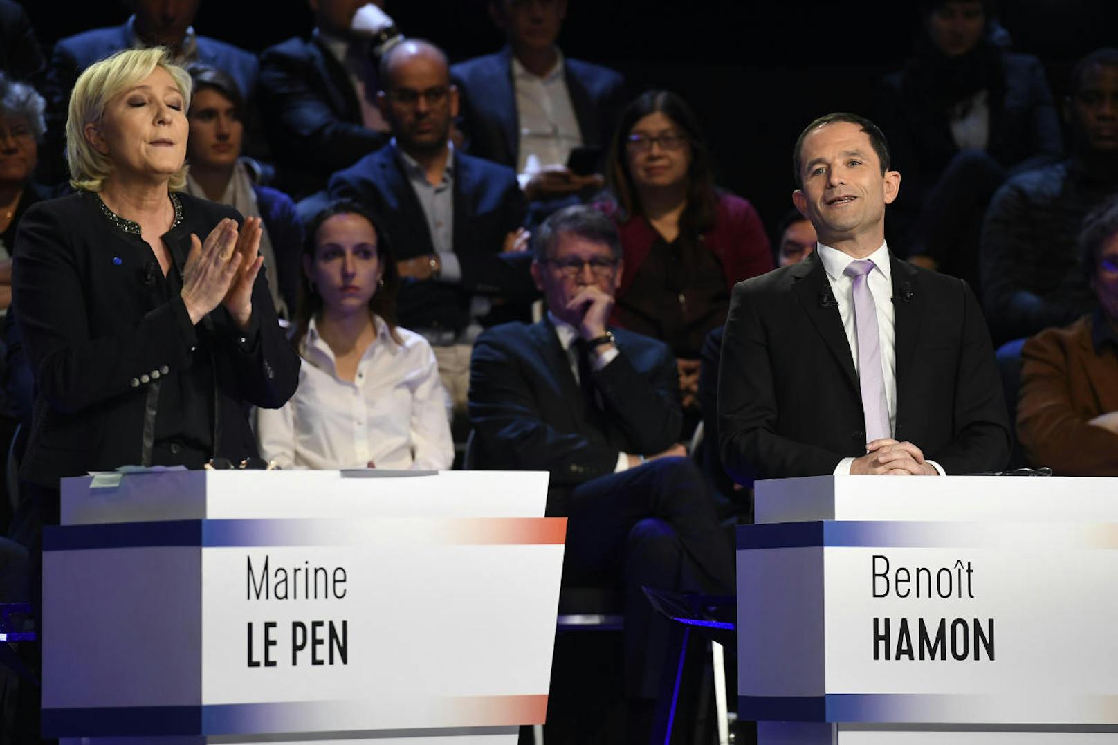 Marine Le Pen (Front National) im Gespräch mit Benoit Hamon (Sozialisten)