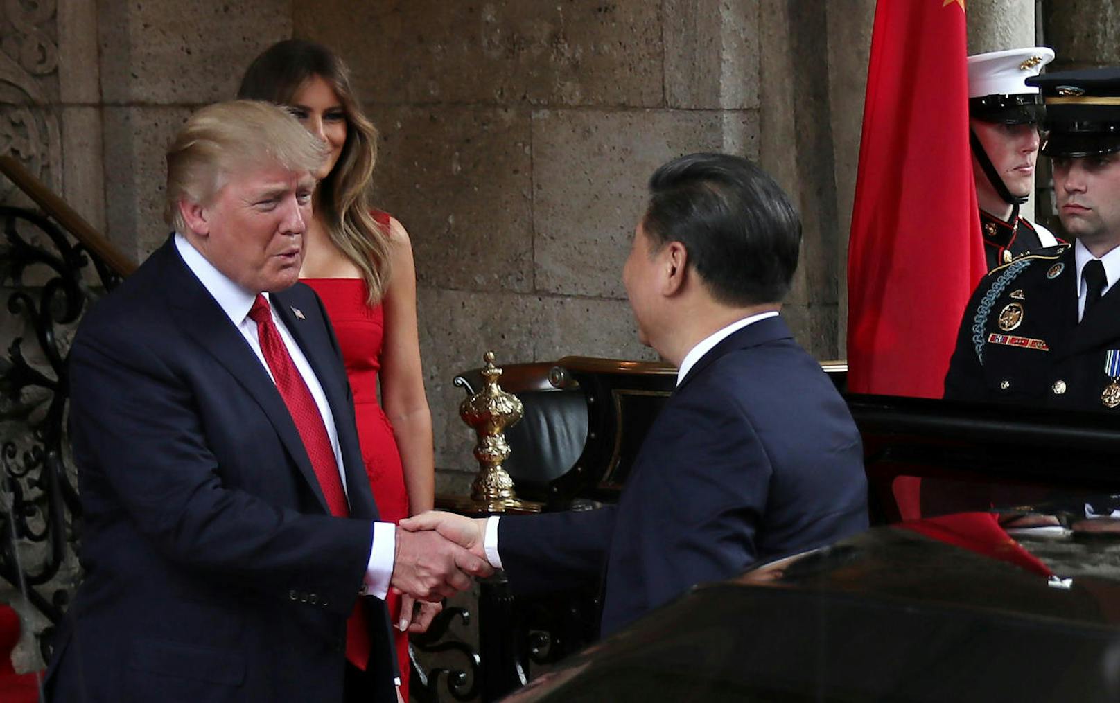 US-Präsident Donald Trump begrüßt seinen chinesischen Amtskollegen Xi Jinping