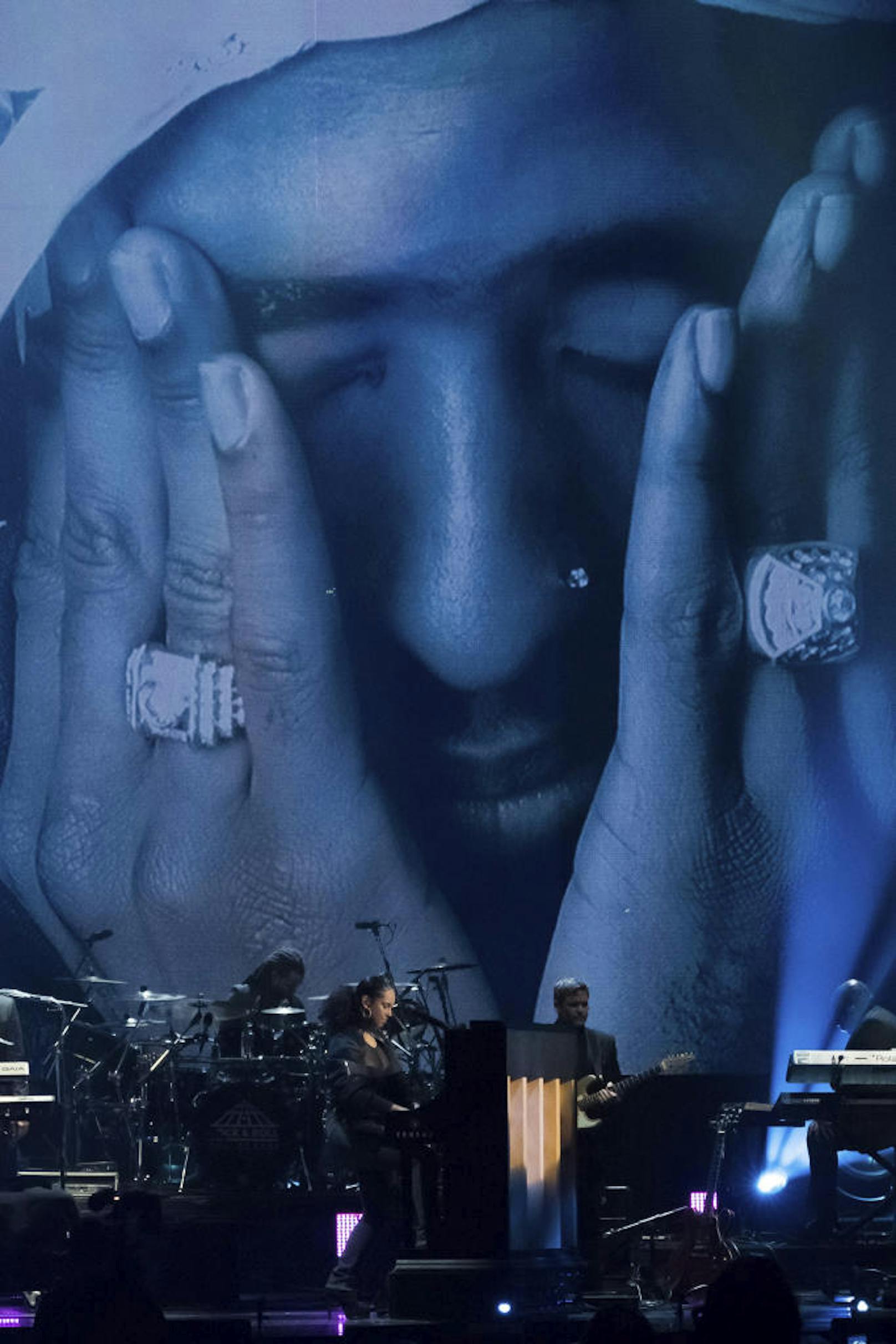 Alicia Keys performs a tribute to inductee Tupac Shakur at the 2017 Rock and Roll Hall of Fame induction ceremony at the Barclays Center on Friday, April 7, 2017, in New York. (Photo by Charles Sykes/Invision/AP)