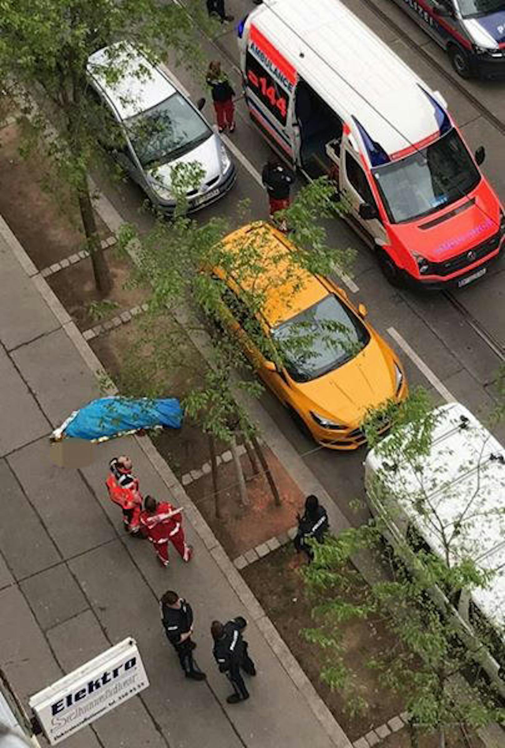 Ein Mann lag am Ostersonntag auf einem Gehsteig der Jägerstraße und wies eine Schussverletzung auf. Er erlag noch am Auffindungsort, auf Höhe Jägerstraße 6-8, seinen Verletzungen.