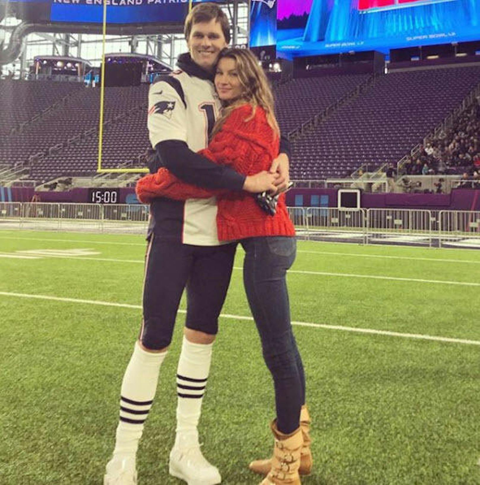 04.02.2018: Gisele Bündchen steht ihrem Gatten Tom Brady vor dem Super Bowl auf Instagram bei. 
