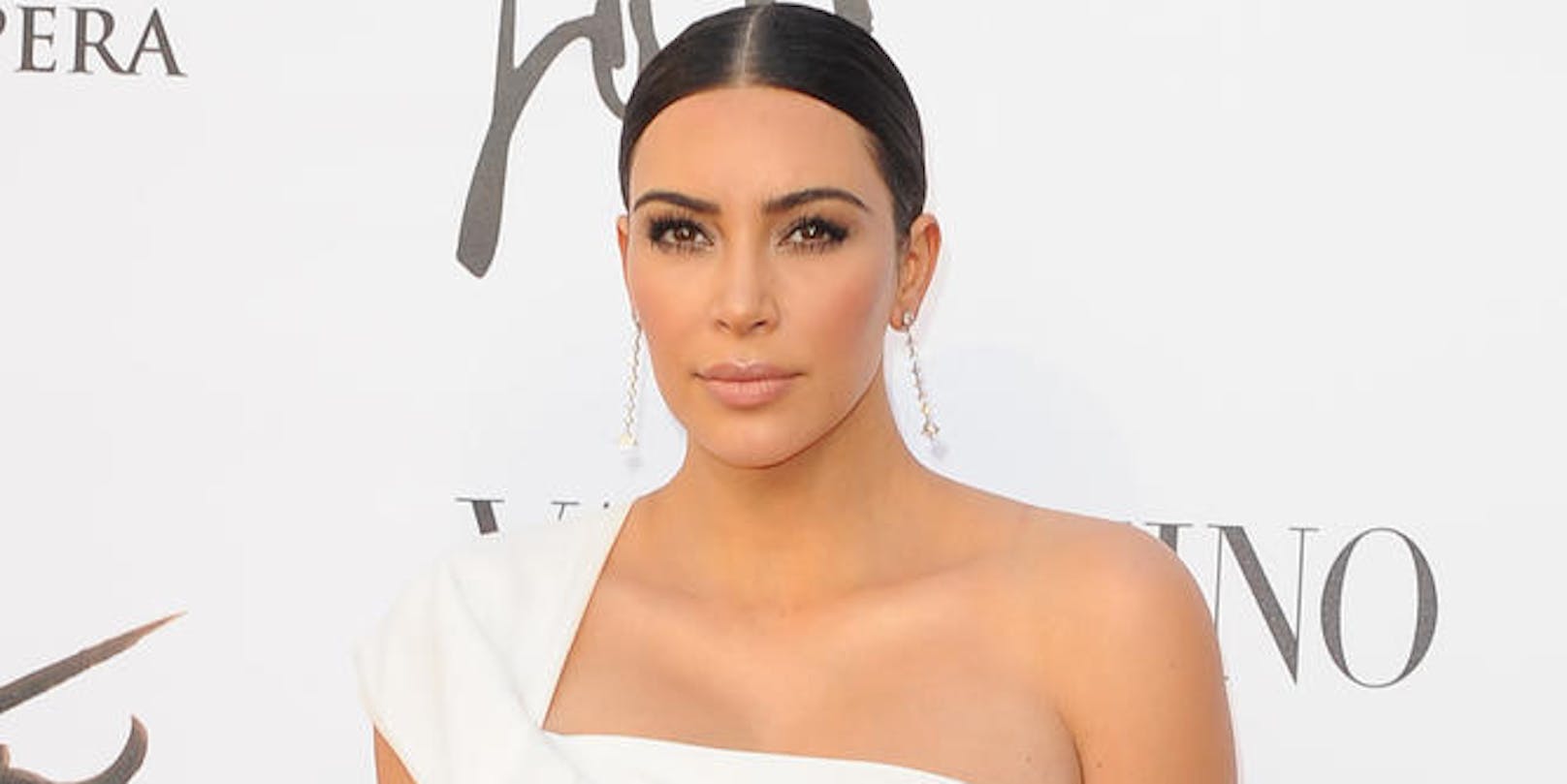 TV-Star <strong>Kim Kardashian</strong> kratzt mit ihrer Kosmetik-Linie "KWW Beauty" an der Milliarden-Grenze.