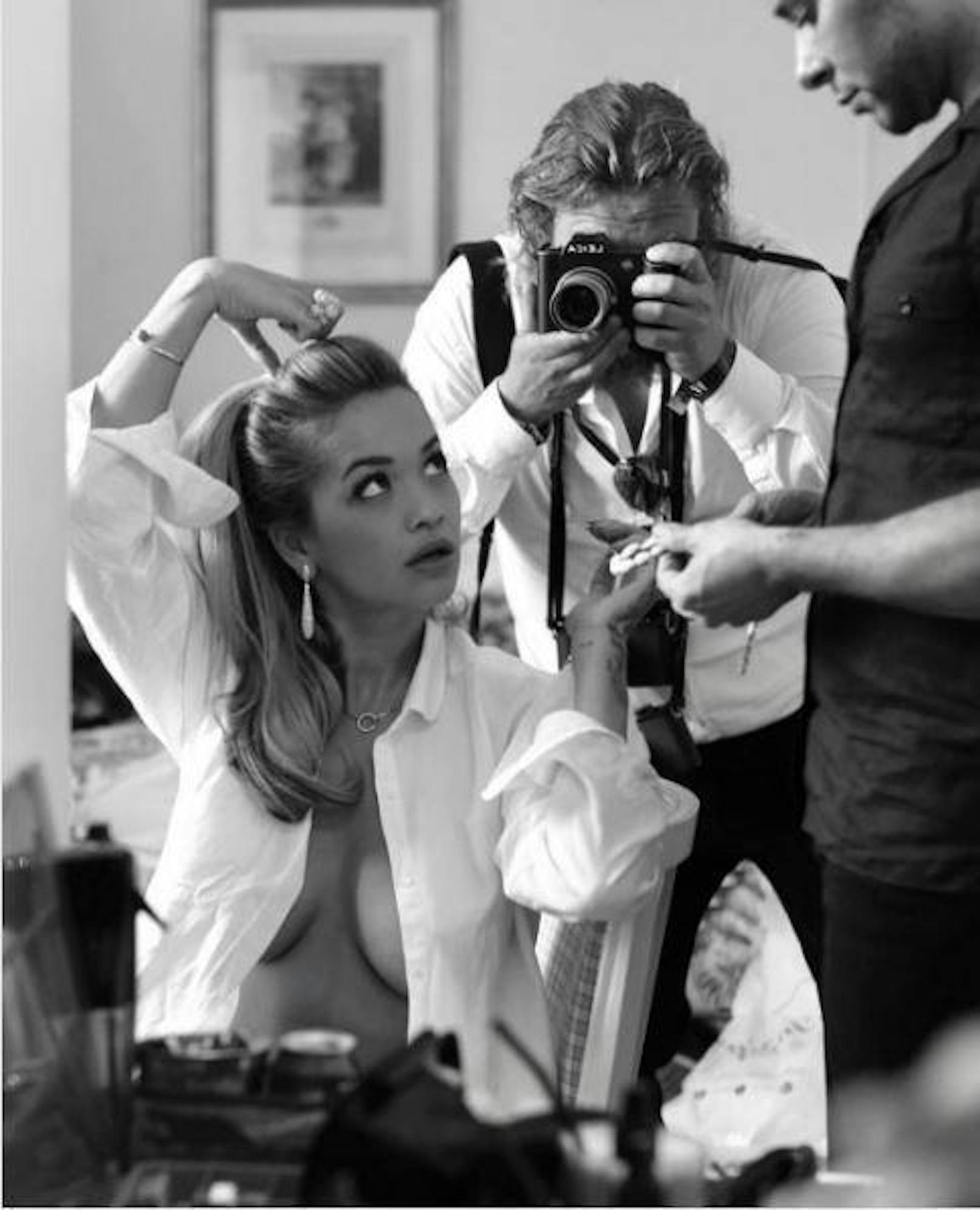 28.05.2017: Popsängerin Rita Ora präsentiert sich Oben-Ohne
