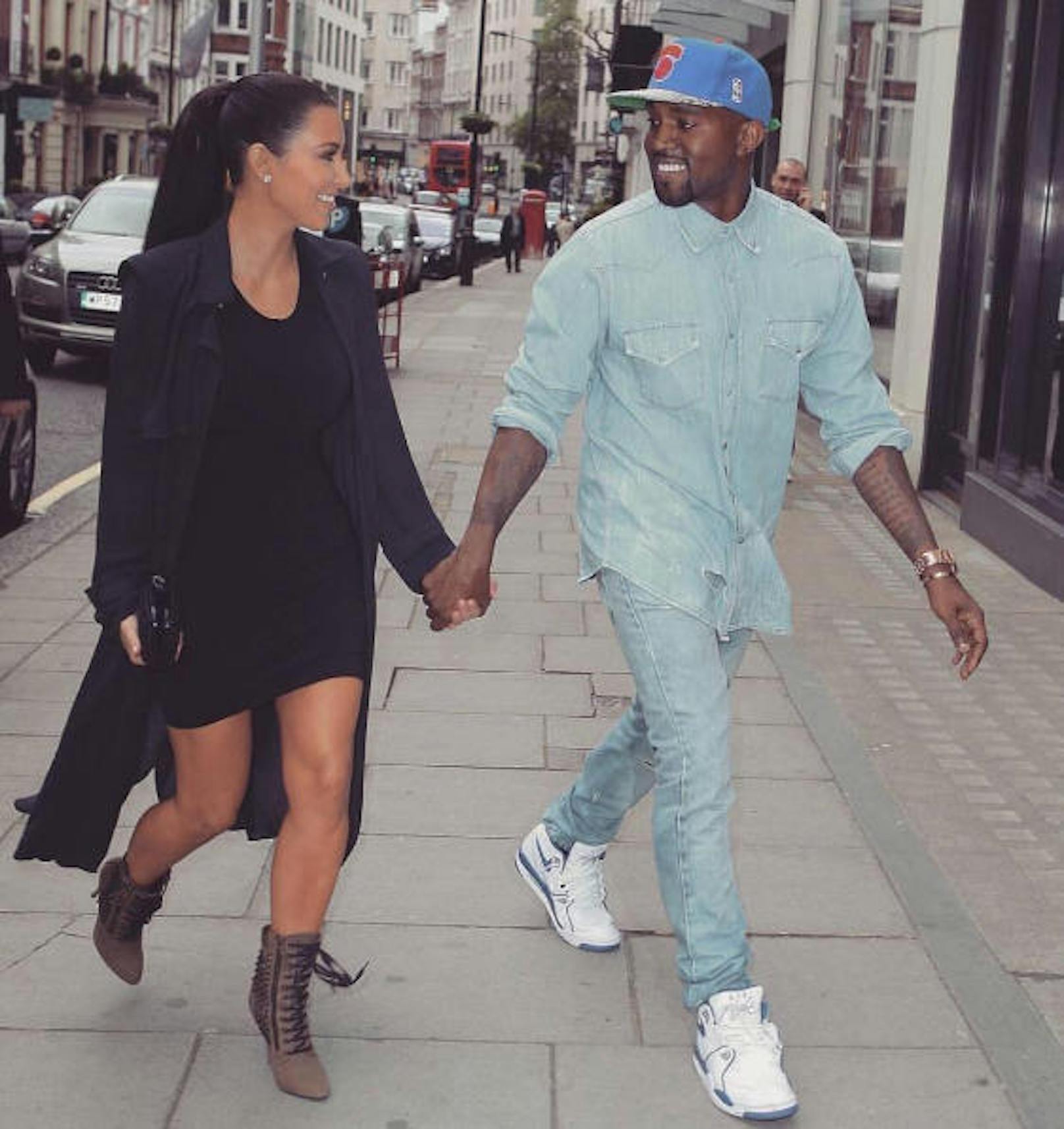 09.06.2017: Am 8. Juni feierte Rapper Kanye West seinen 40. Geburtstag. Ehefrau Kim Kardashian gratulierte ihrem Schatz mit diesem Schnappschuss auf Instagram: "Happy Birthday Babe, ich liebe dich so sehr."