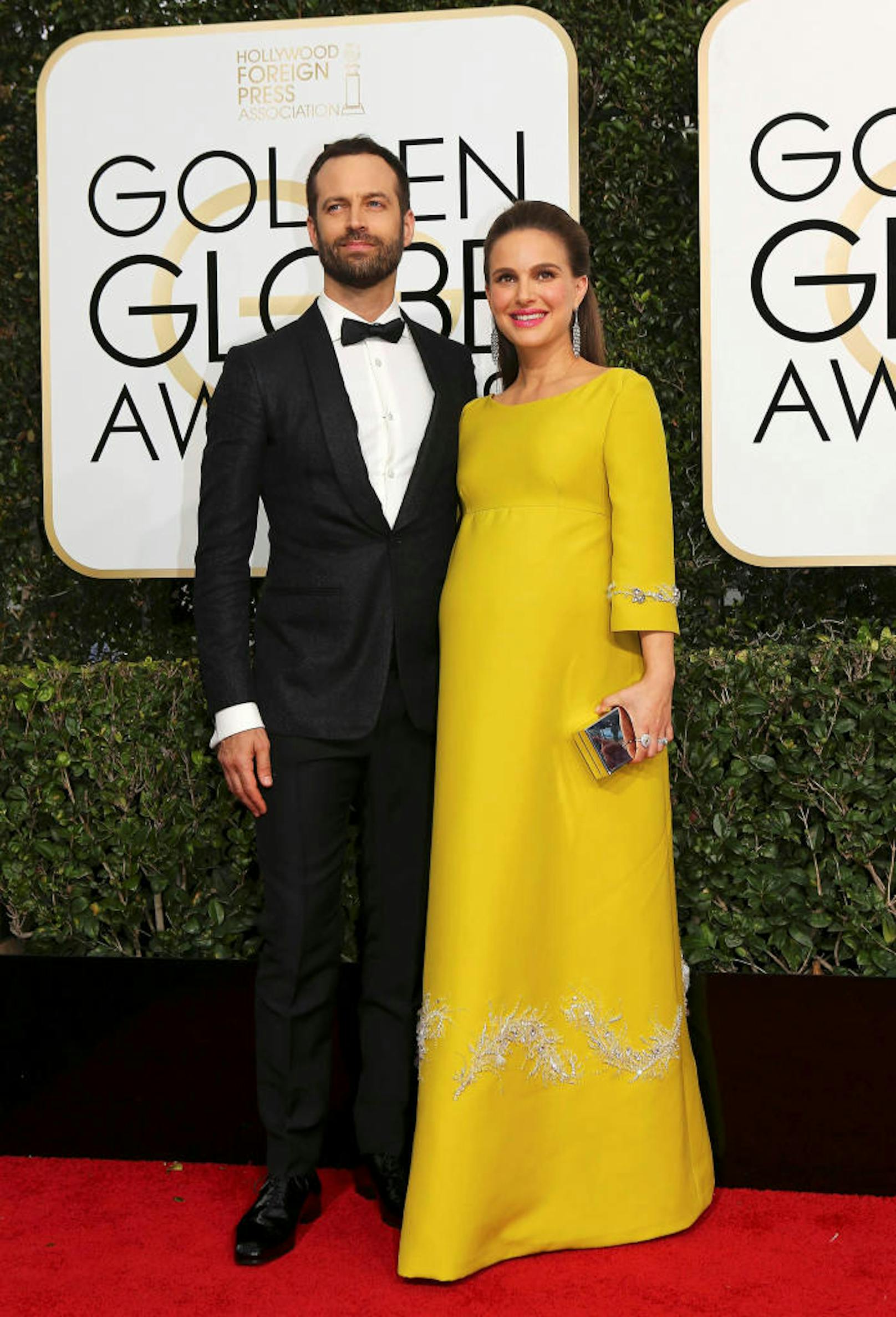 Actress Natalie Portman and her husband Benjamin Millepied arrive at the 74th Annual Golden Globe Awards in Beverly Hills, California, U.S., January 8, 2017.   REUTERS/Mike Blake     TPX IMAGES OF THE DAY - RTX2Y0N3