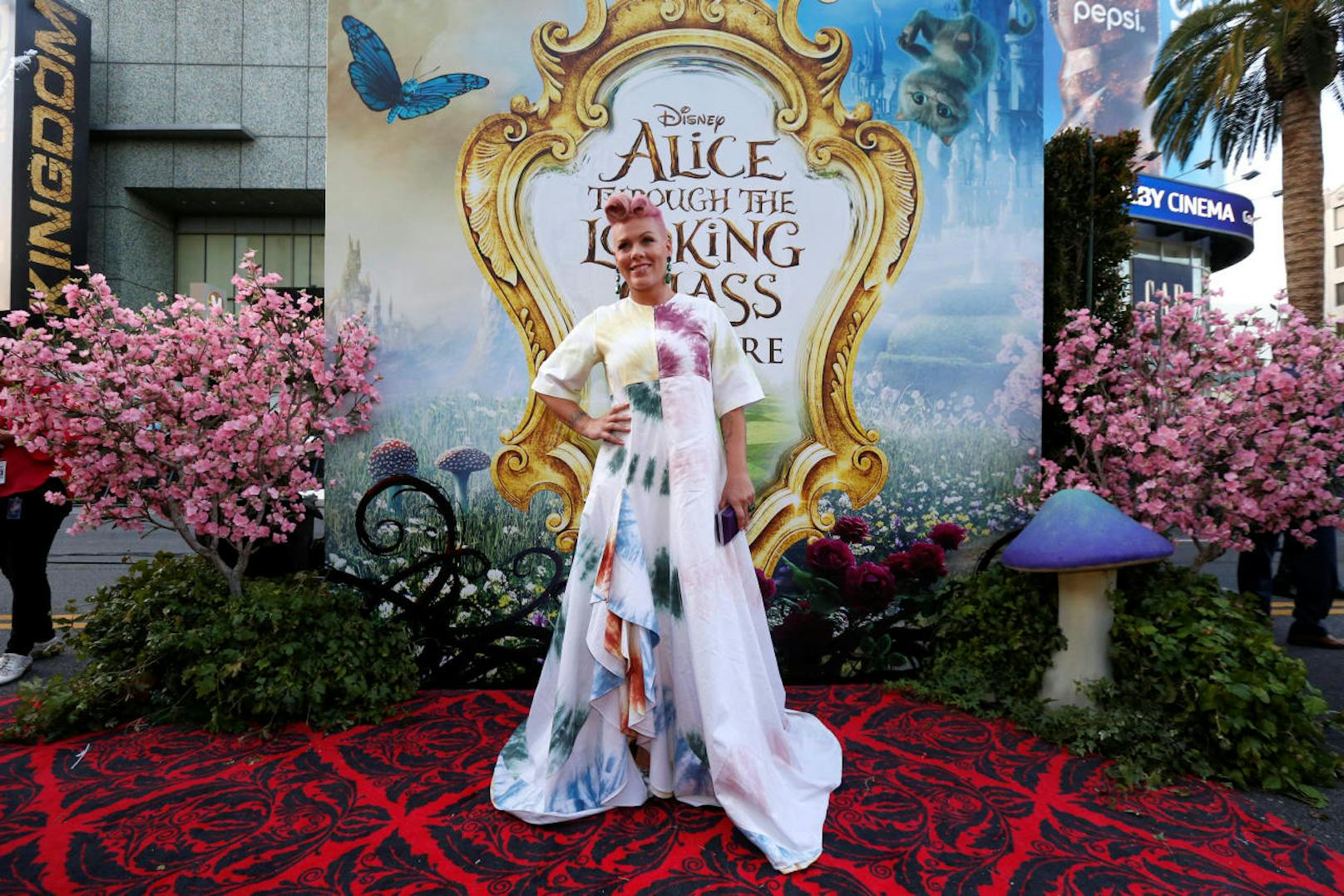 Pink bei der Premiere von "Alice Through the Looking Glass"