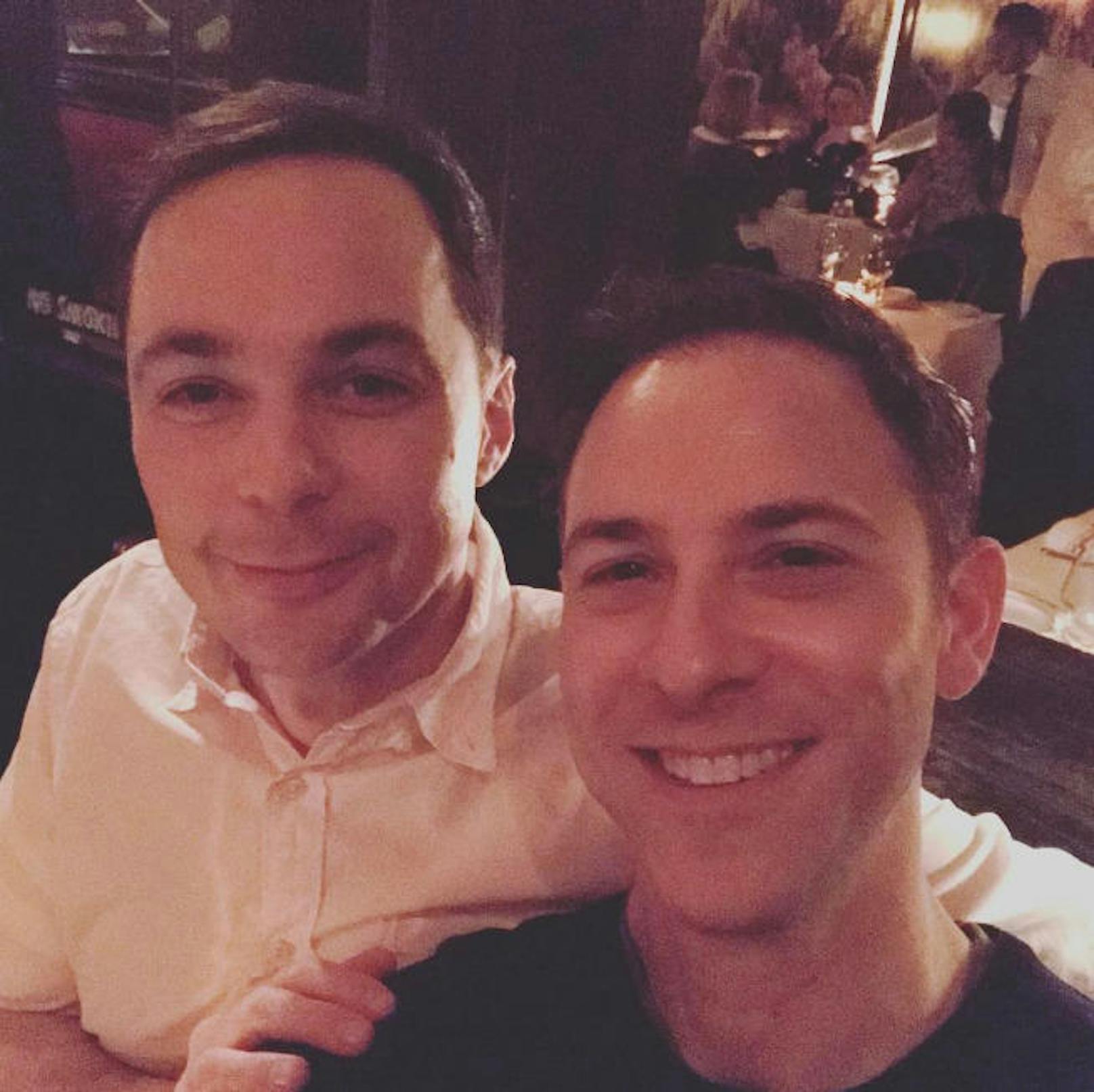 15.05.2017: "The Big Bang Theory"-Star Jim Parsons hat nach 14 Jahren Beziehung seinen Partner Todd Spiewak geheiratet!