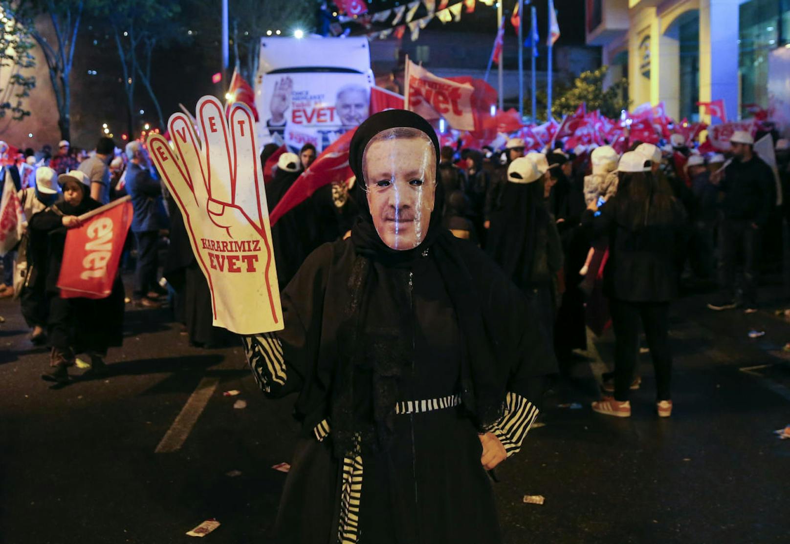 Türken feiern das Ja beim Verfassungsreferendum