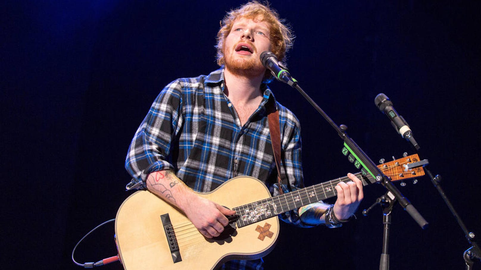 <strong>Ed Sheeran</strong> überrascht seine Fans mit einem musikalischen Weihnachtsgeschenk. Auf ein neues Album müssen sie aber noch warten.<br>
