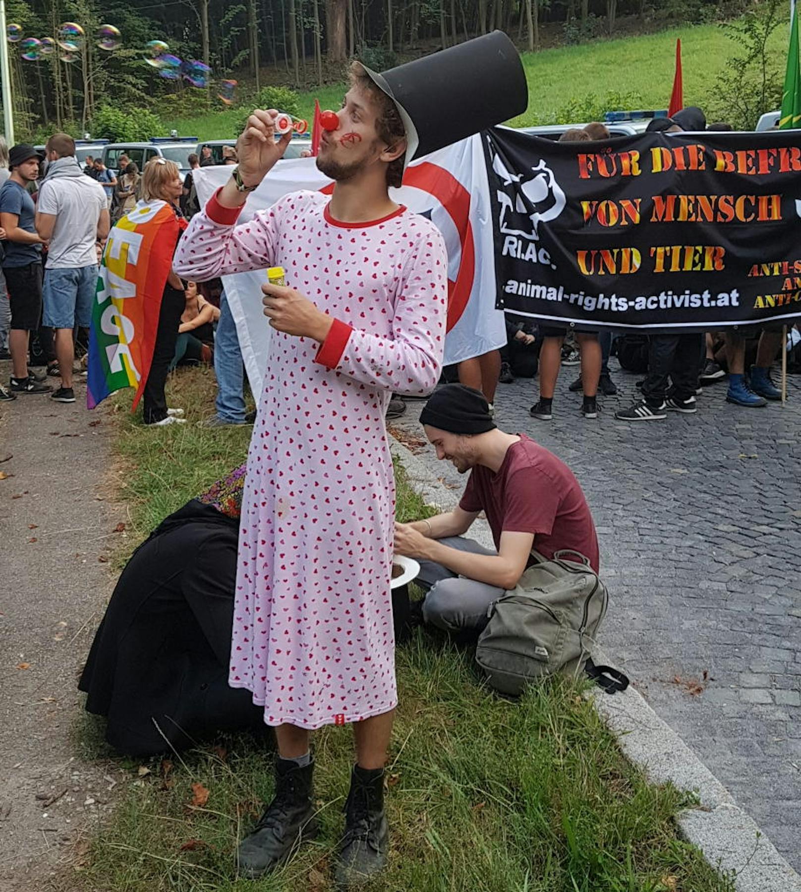 Alljährlich marschieren die Identitären auf den Wiener Kahlenberg: Die Antifa rief zur Gegendemo auf.