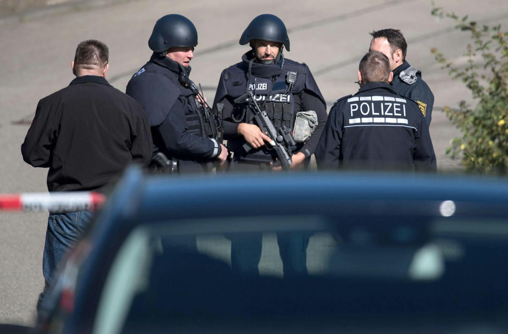 Die Einwohner von Villingendorf wurden gebeten nicht ihre Häuser zu verlassen. Die Polizei fahndet mit einem Großaufgebot nach dem 40-Jährigen.