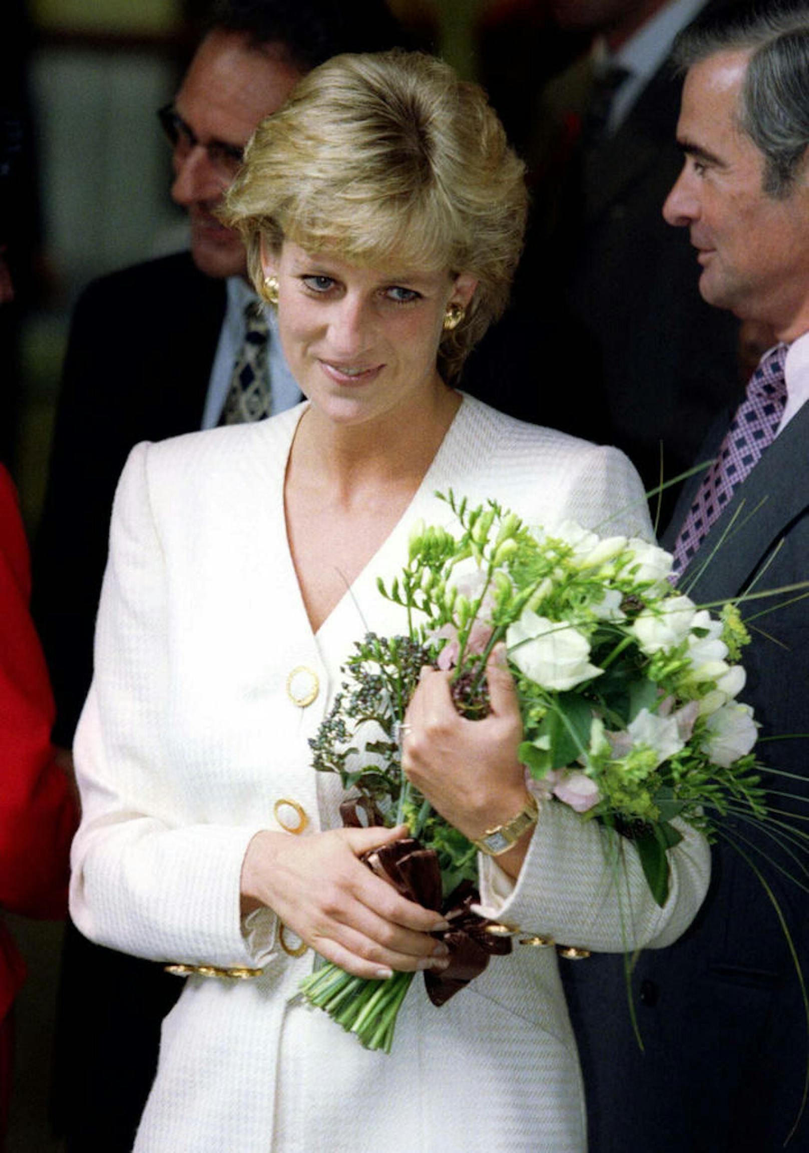 Lady Diana verlässt das Mortimer Market Centre, eine HIV/AIDS-Klinik in London.