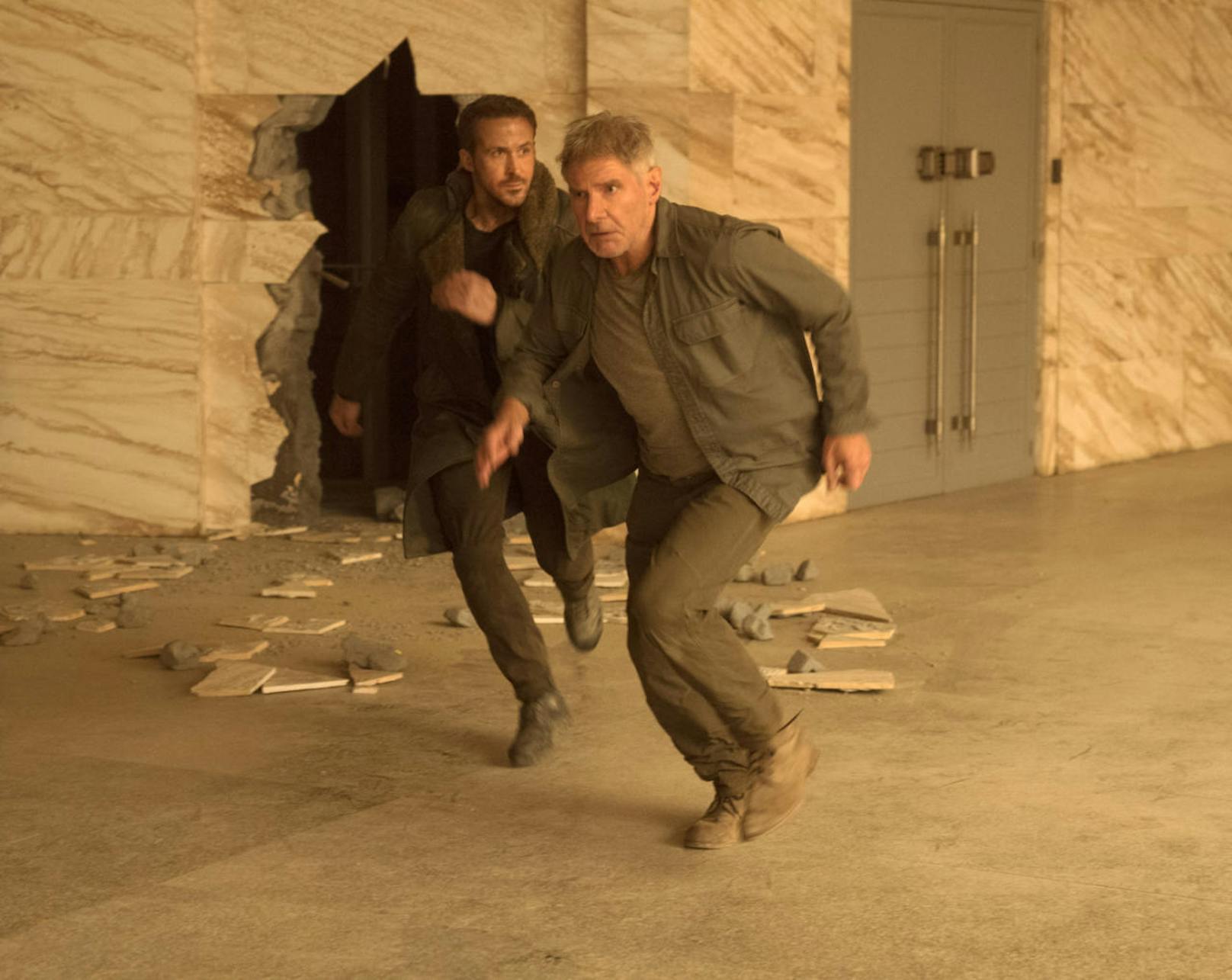 Ryan Gosling (li.) und Harrison Ford in "Blade Runner 2049"