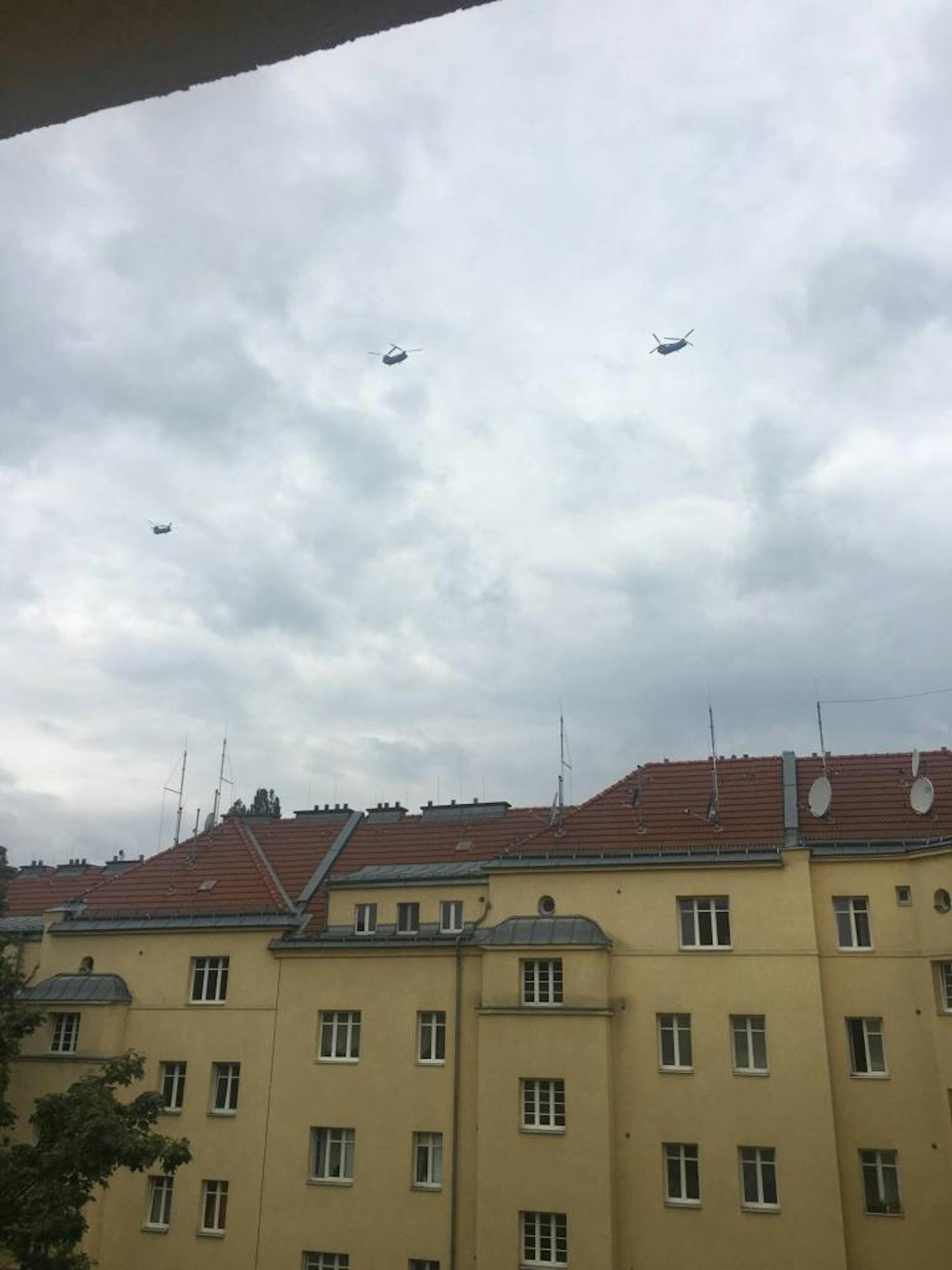 "27.7. 3 Bundeswehr Flugzeuge ... Was ist los in Wien?"