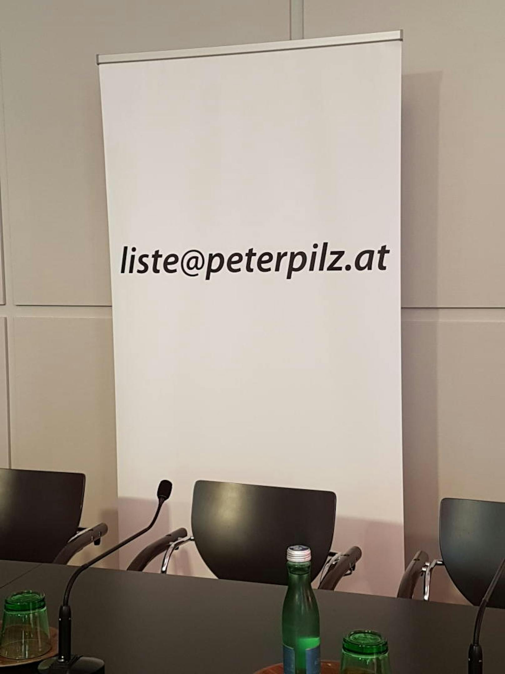 Das allererste Foto der "Liste Peter Pilz": Hier haben wir es Schwarz auf Weiß