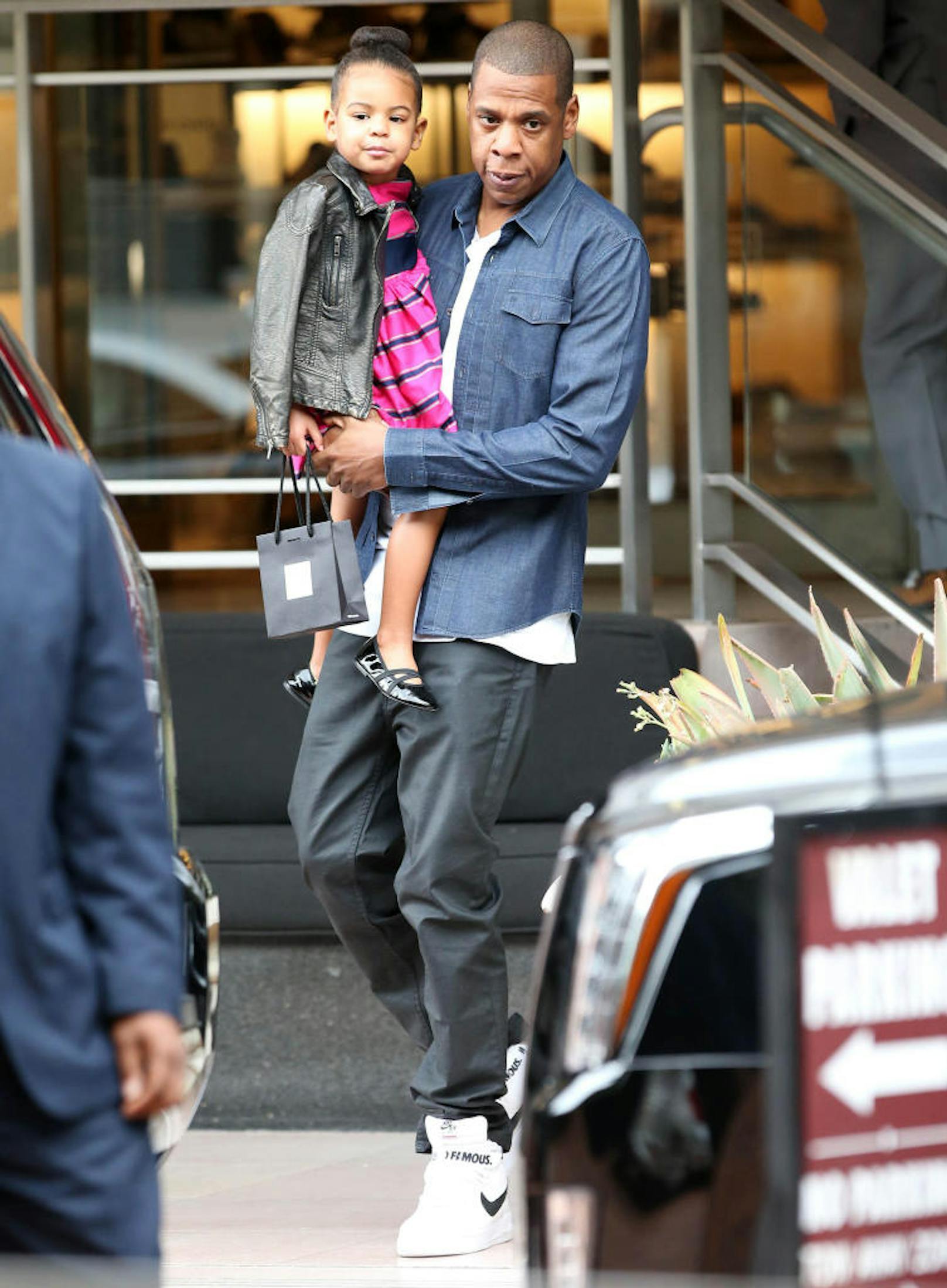 Jay Z mit Tochter Blue Ivy am 11. November 2014 in Los Angeles