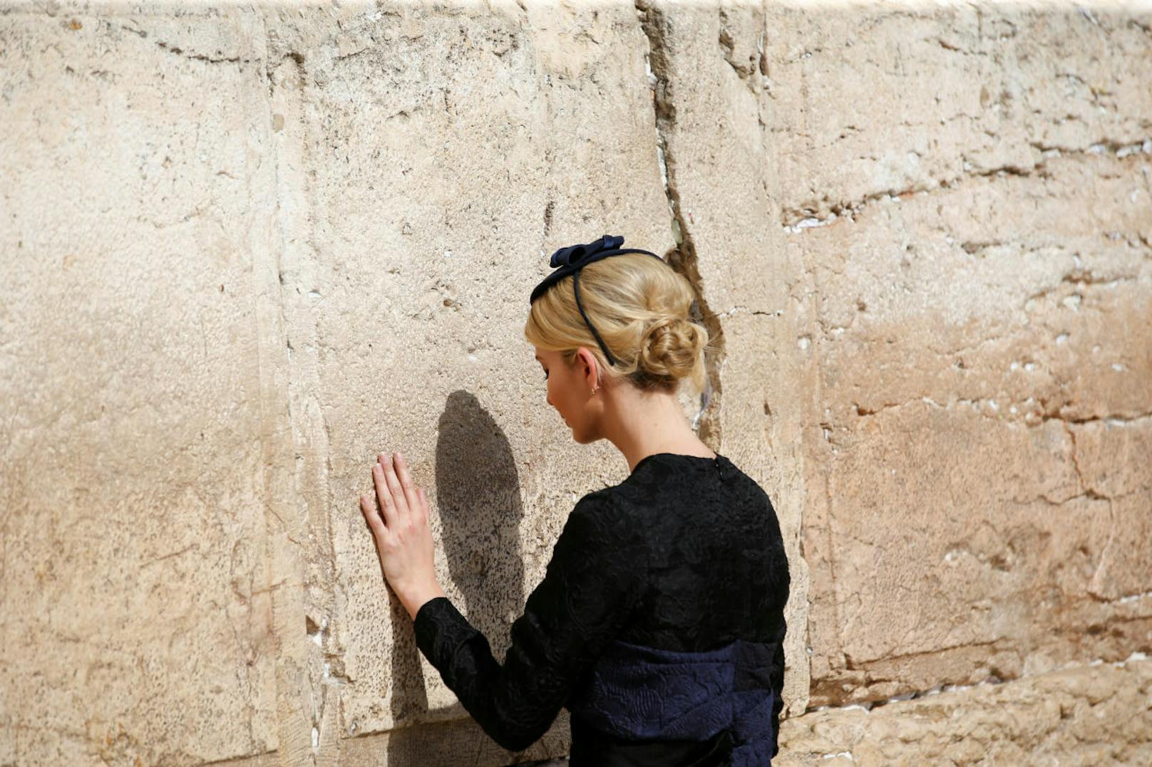 Ivanka Trump berührt die Klagemauer in Jerusalem.