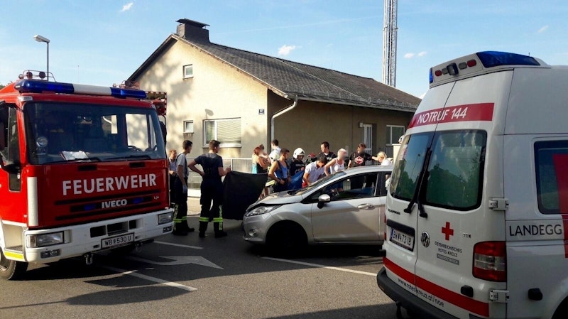 Ein Mann und ein Kind wurden schwer verletzt.