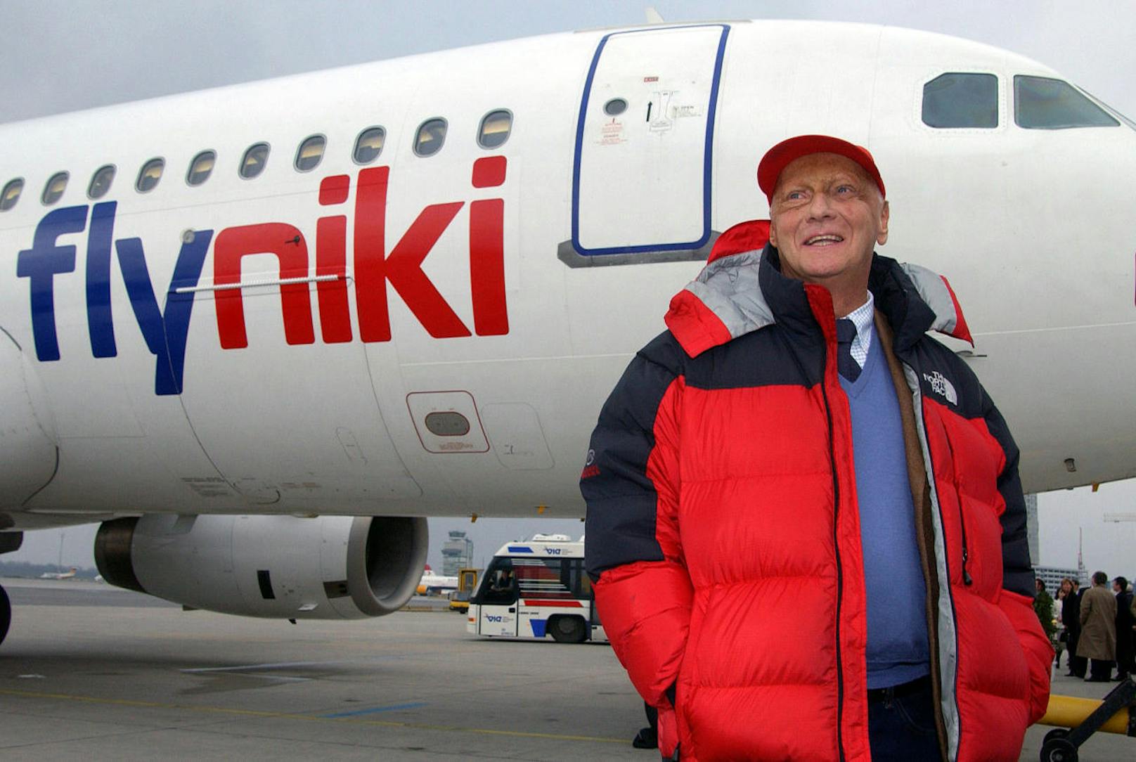 2003 stieg Lauda wieder ins Airline-Business ein und gründete FlyNiki, das er 2011 komplett verkaufte.