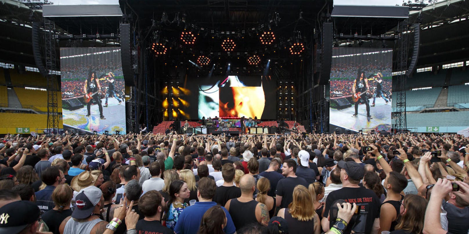 Davon dürfen wir momentan noch träumen: Guns N' Roses im Juli 2017 in Wien. Ab Mai sind bei Events indoor nur 1.500 Personen erlaubt, outdoor sind es 3.000 Personen.&nbsp;