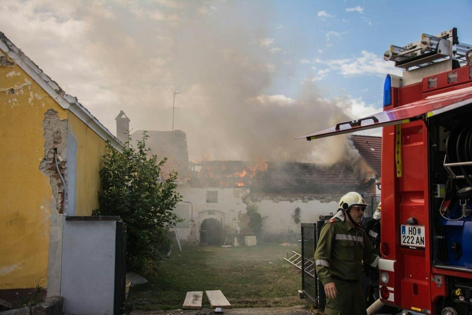 Sechs Feuerwehren waren teils unter Atemschutz im Einsatz.