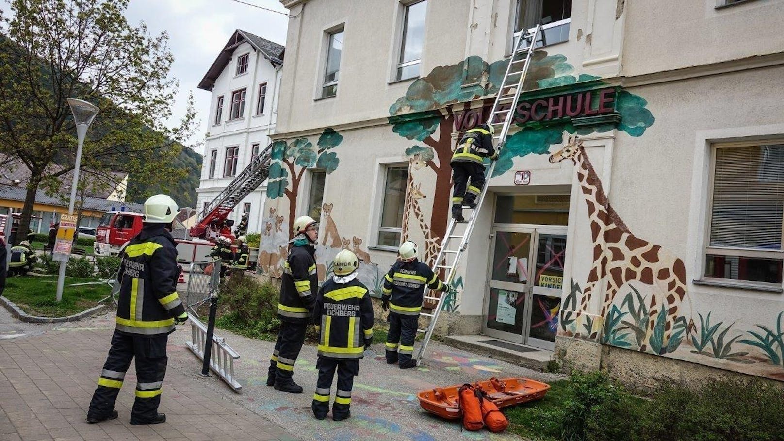 347 Feuerwehrmitglieder trainierten den Katastrophen-Fall in Gloggnitz.