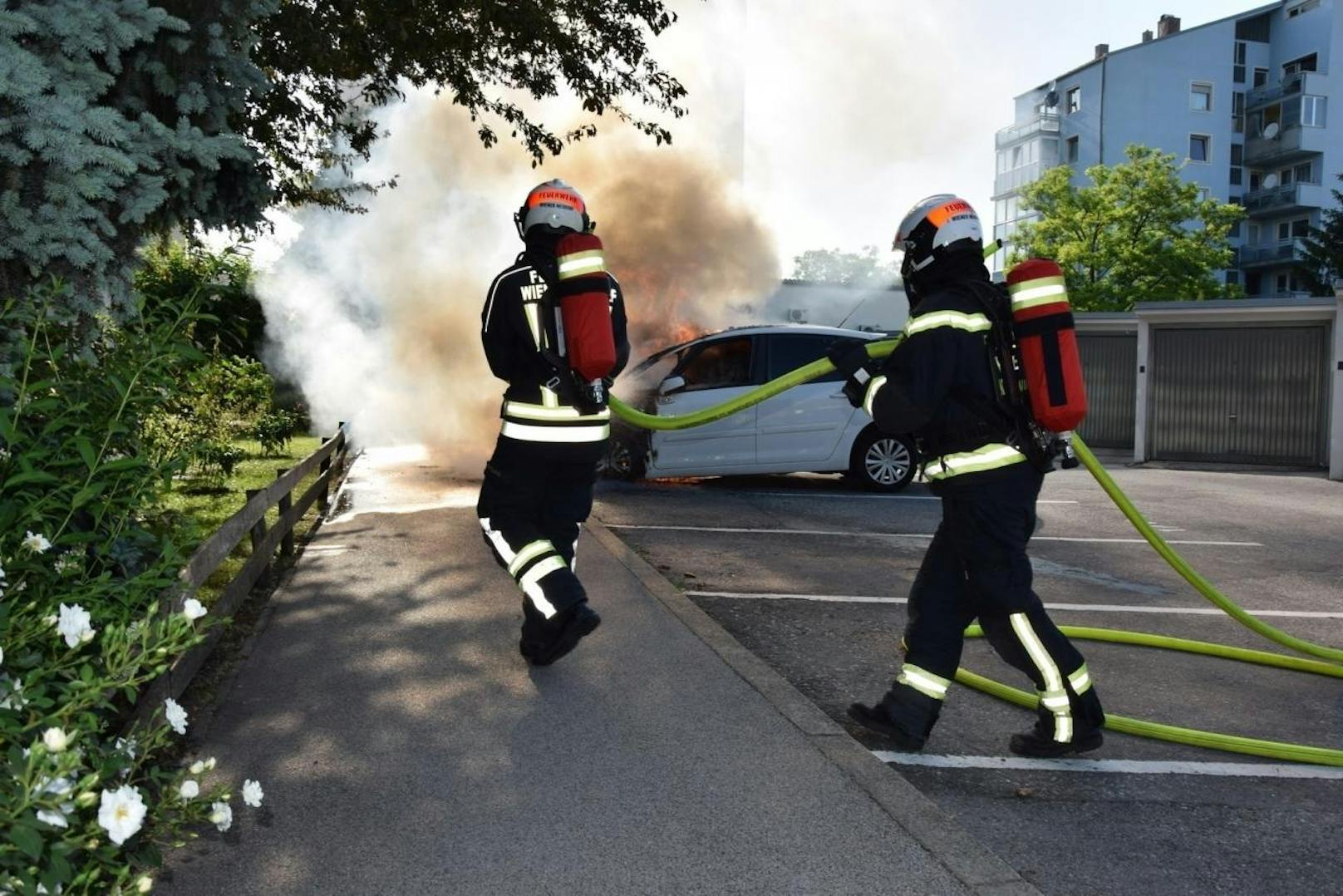 Unter Einsatz von Atemschutz konnte die Feuerwehr den Brand bald löschen.