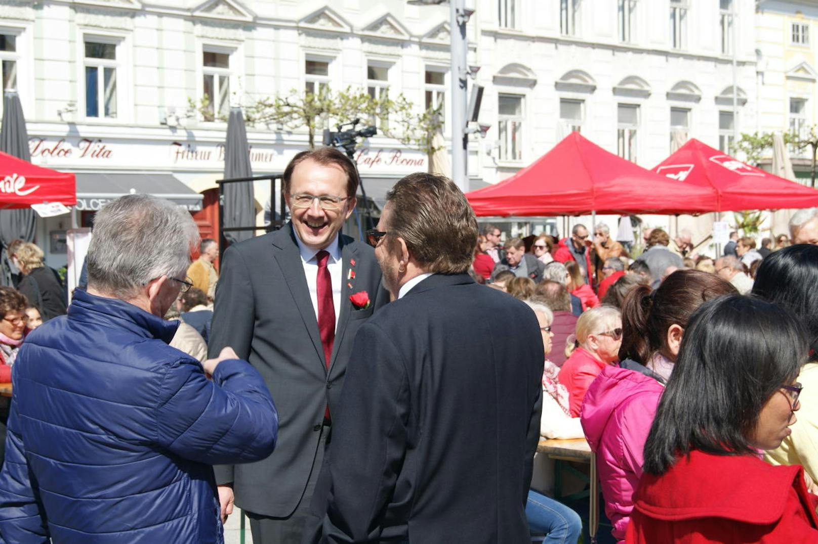 Am Rathausplatz der Landeshauptstadt wurde am Vormittag gefeiert.