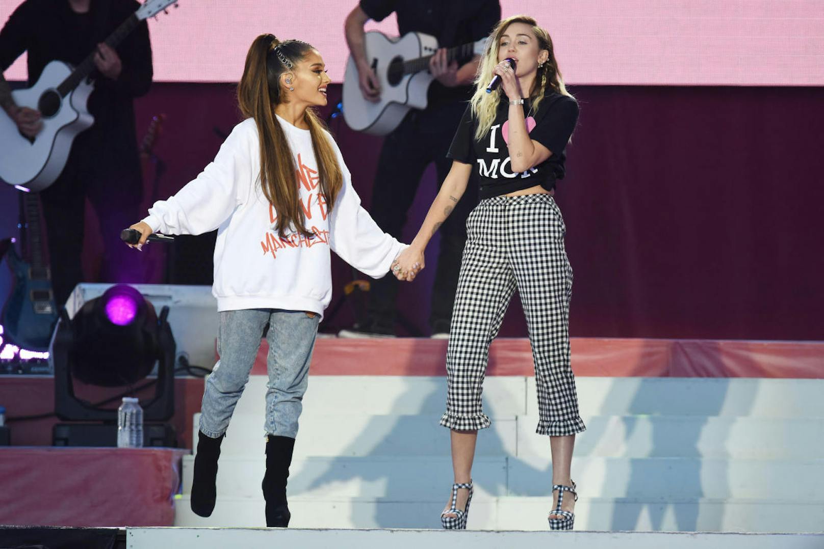 Ariana Grande und Miley Cyrus treten beim One Love Manchester Benefizkonzert auf