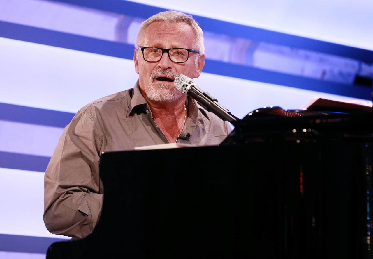 Der Münchner Liedermacher, Autor und Schauspieler Konstantin Wecker lädt am 20. September in die Wiener Arena zum Benefizkonzert ein