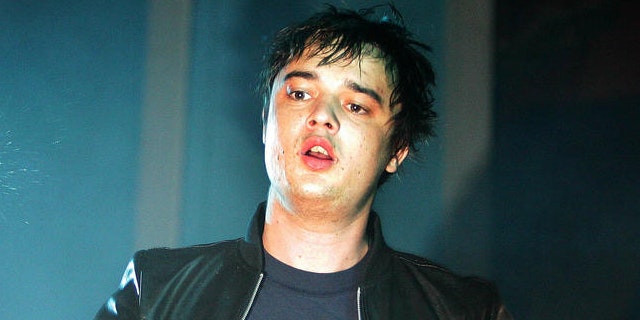 Pete Doherty bei einer Performance der Babyshambles in Schottland, 2005.