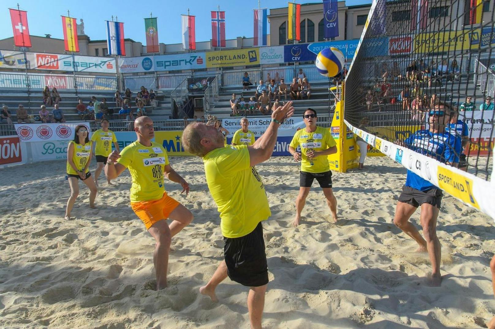 Promi Beachvolleyball Charity: Carsten JANCKER, Reinhard NOWAK, Gregor GLANZ, Kerstin LECHNER