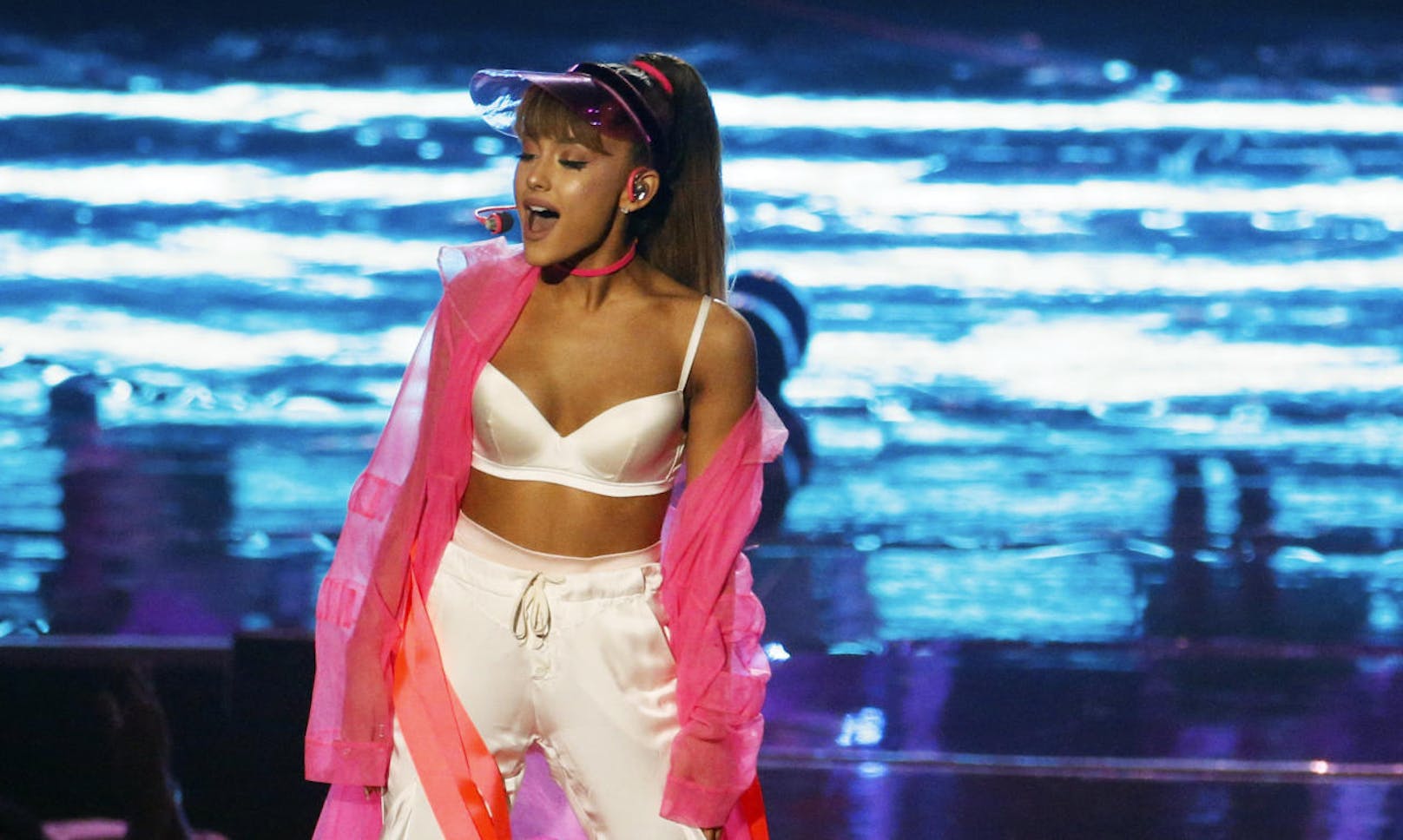 Ariana Grande singt bei den MTV Video Music Awards im August 2016 in New York.