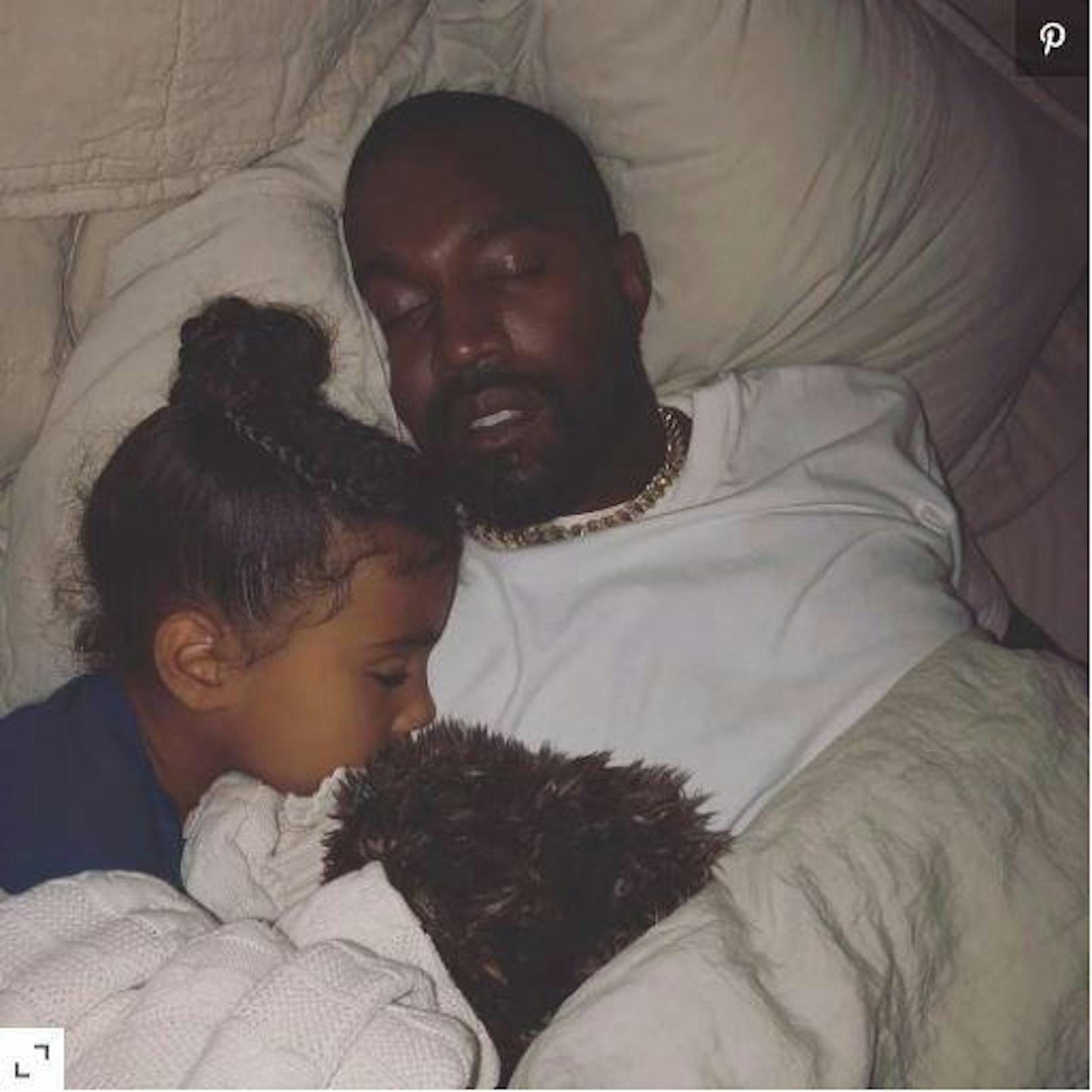 Der Herr ist mein Hirte: Kanye zählt Schäfchen und schläft den Schlaf der Gerechten. Tochter North ist auch schon im Land der Träume (Oktober 2019)