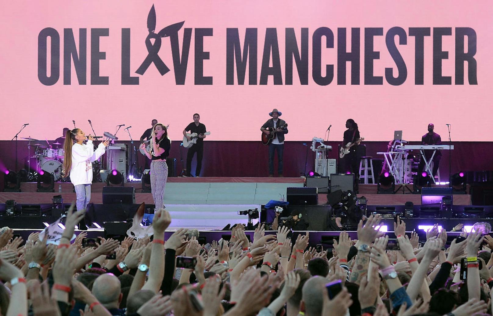 Ariana Grande und Miley Cyrus singen beim One Love Manchester Benefizkonzert