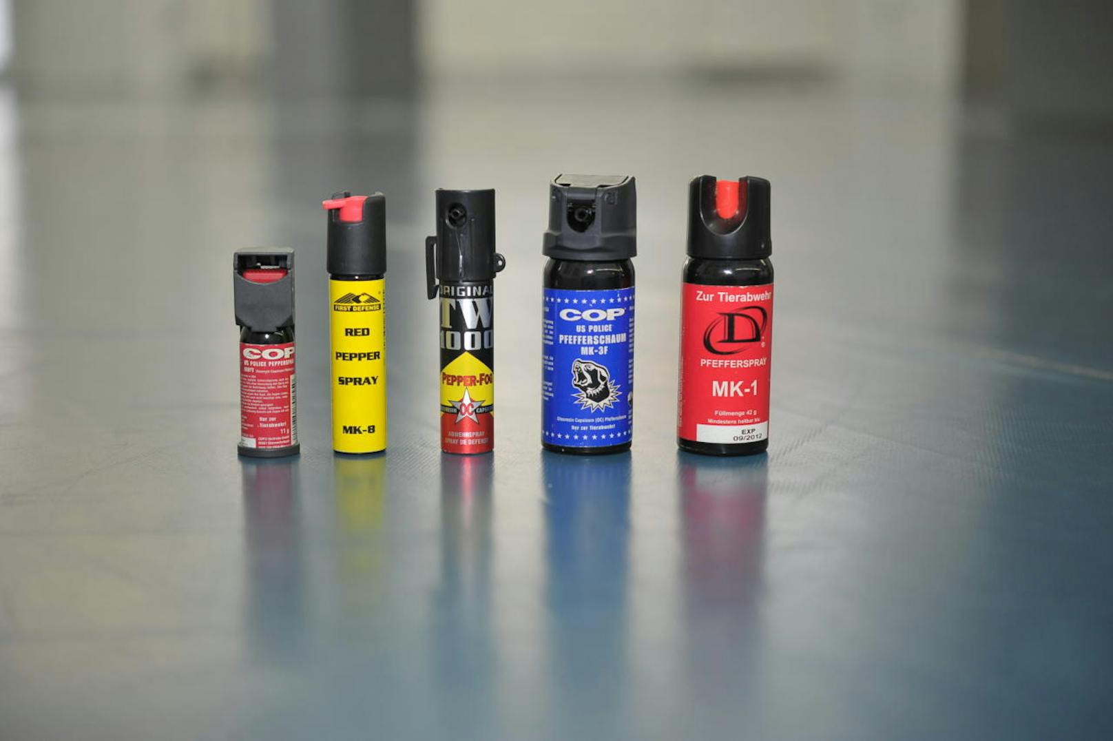 Es gibt zahlreiche Pfefferspray-Produkte - vom Spray, über Gel bis zu Schaum.