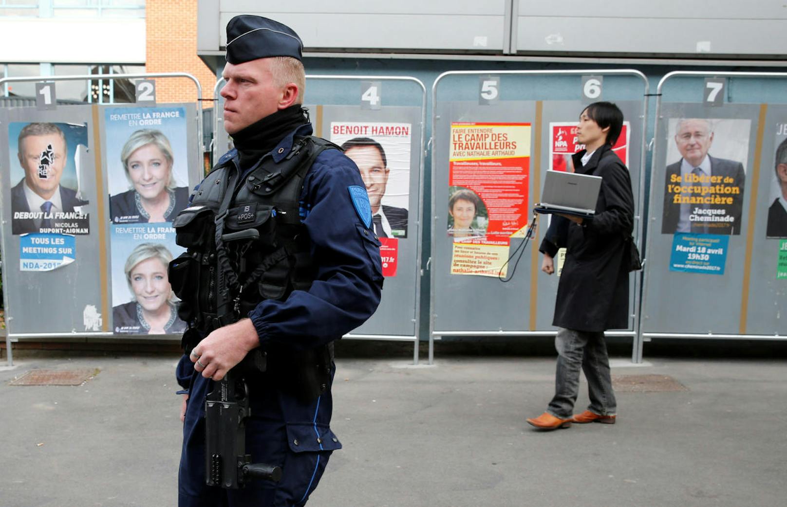 Unter höchsten Sicherheitsvorkehrungen wird in Frankreich das neue Staatsoberhaupt gewählt.
