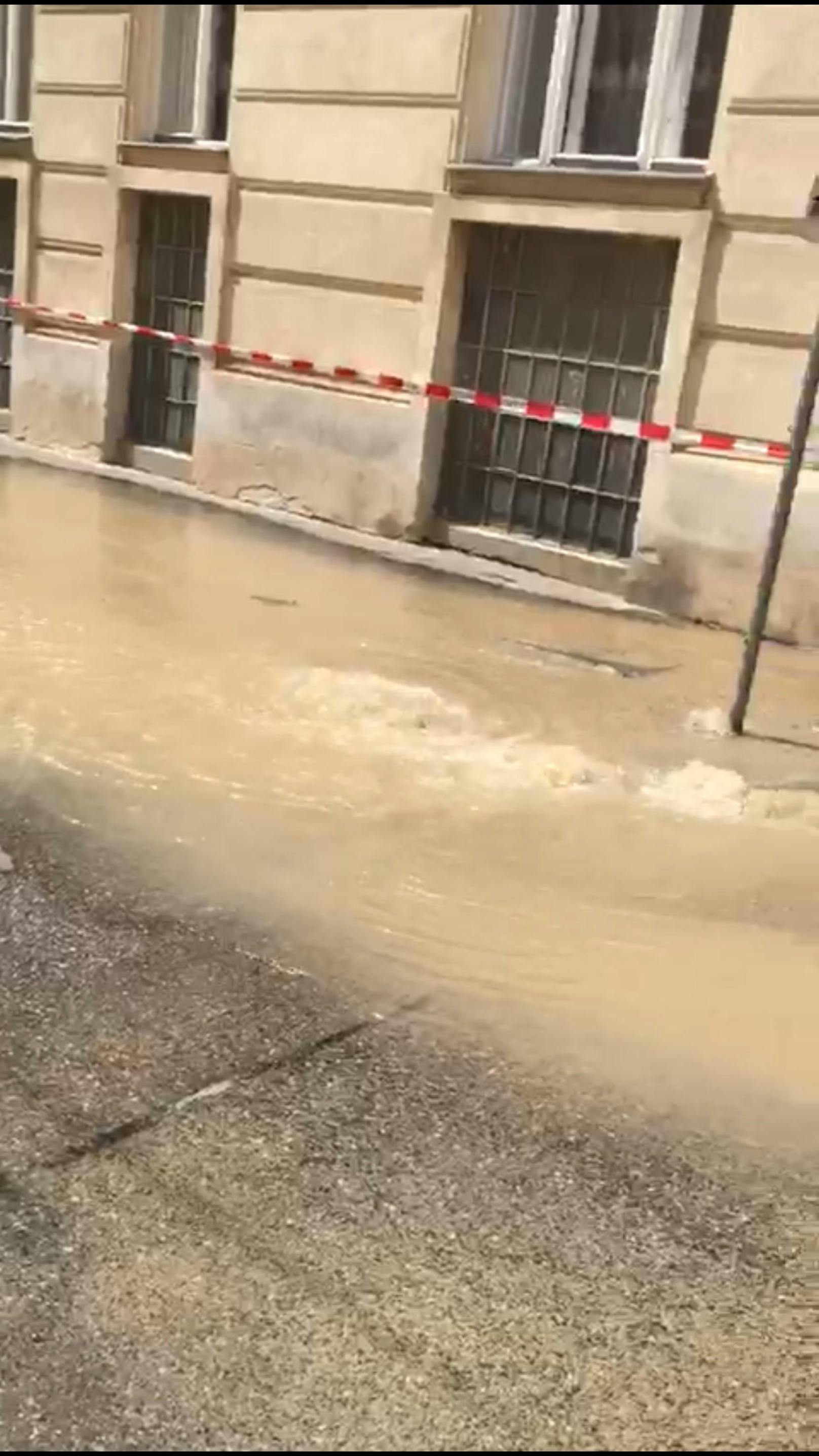 Wasserrohrbruch in Wien-Meidling