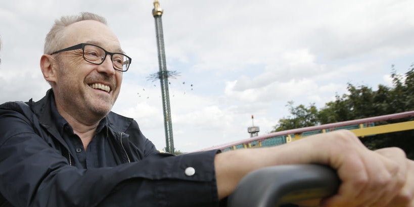 "Heute"-Redakteurin Maria Dorner stellte Josef Hader bei einer Fahrt mit der "Wilden Maus" im Wiener Prater einige Fragen.