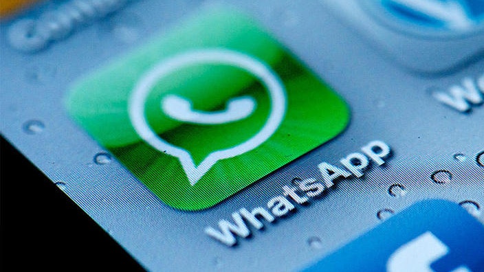 Auch verschlüsselte WhatsApp-Nachrichten sind demnach nicht so sicher wie gedacht. Wer eine Internetadresse in eine Konversation reinkopiert, ist nicht davon betroffen. WhatsApp will die Sicherheitslücke baldmöglichst schließen.